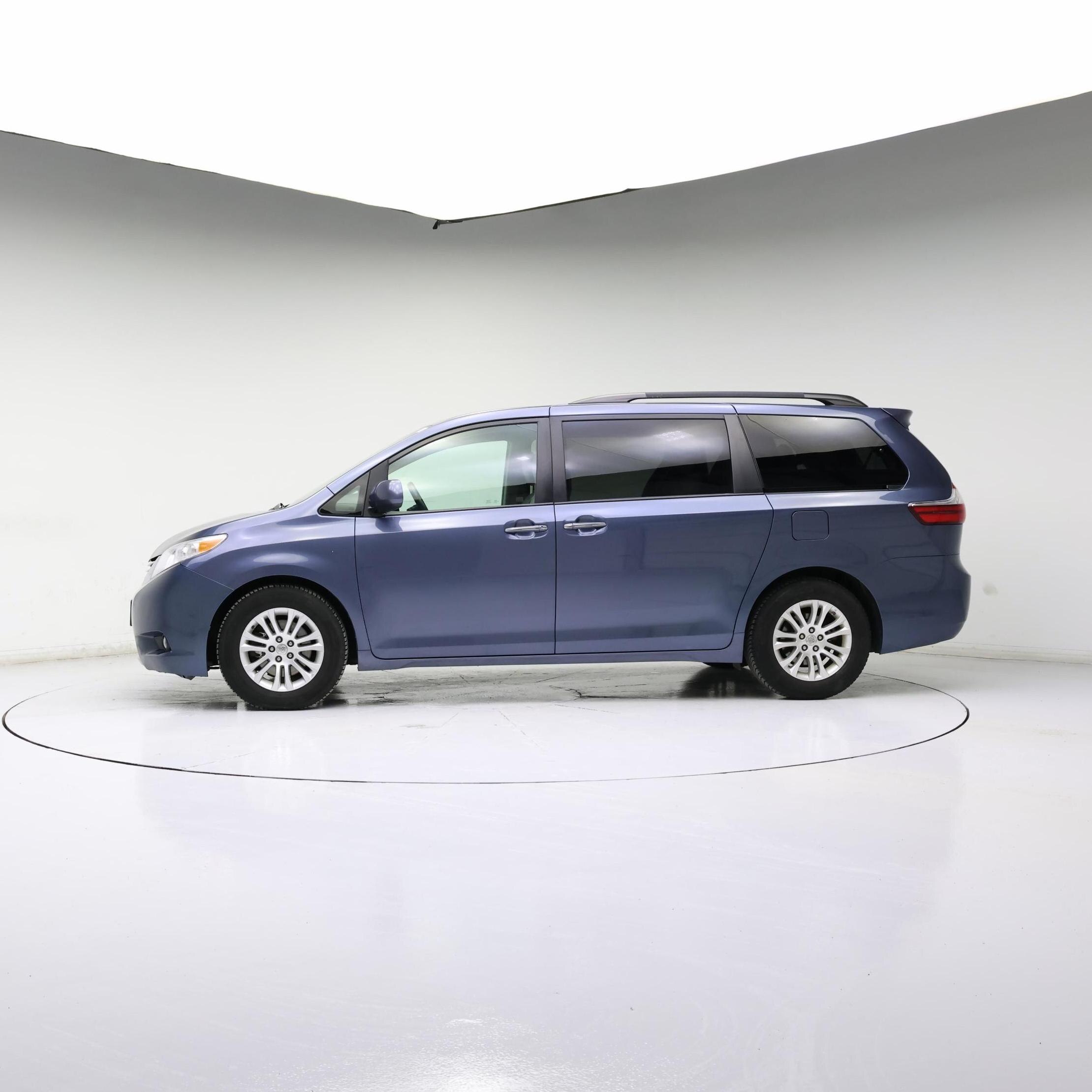 Thumbnail: 2015 Toyota Sienna - 3