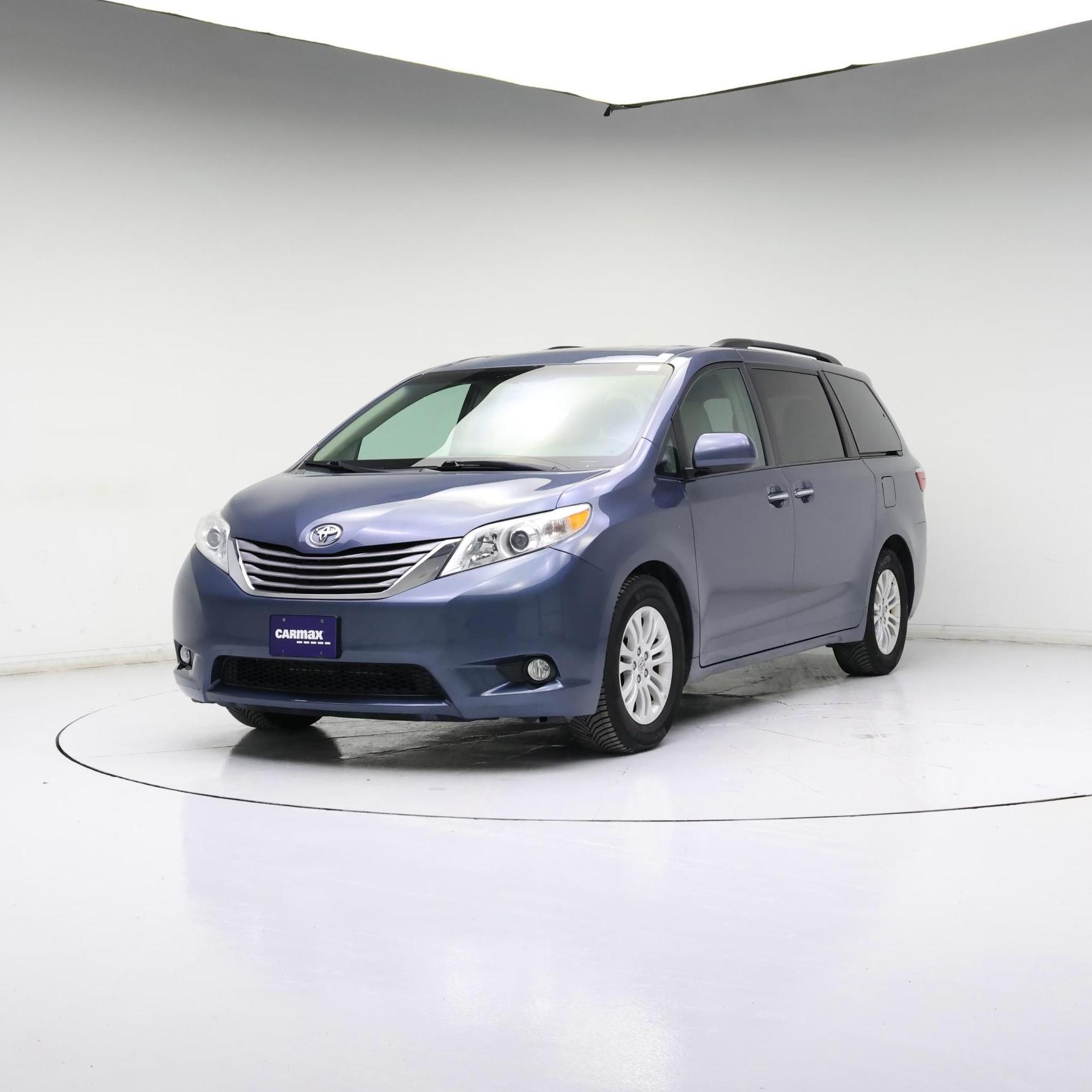 Thumbnail: 2015 Toyota Sienna - 4