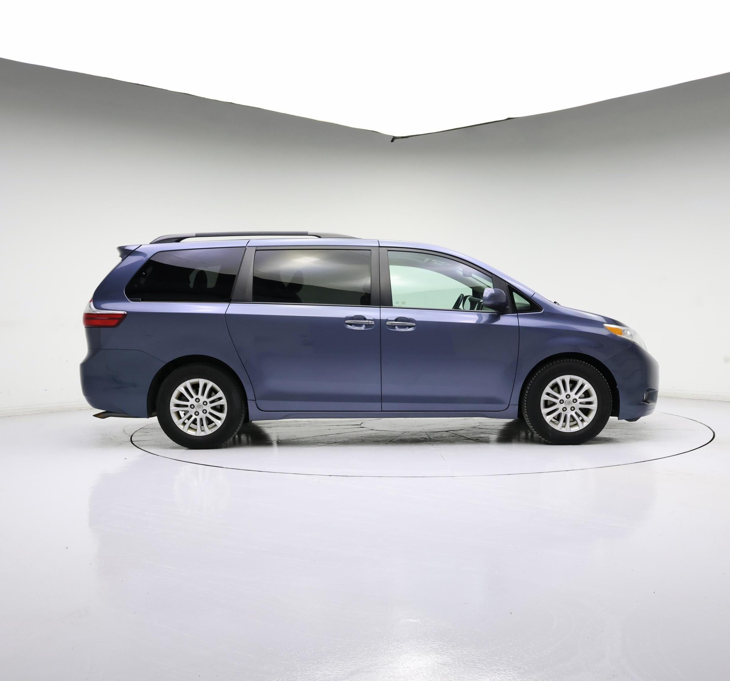 Thumbnail: 2015 Toyota Sienna - 7