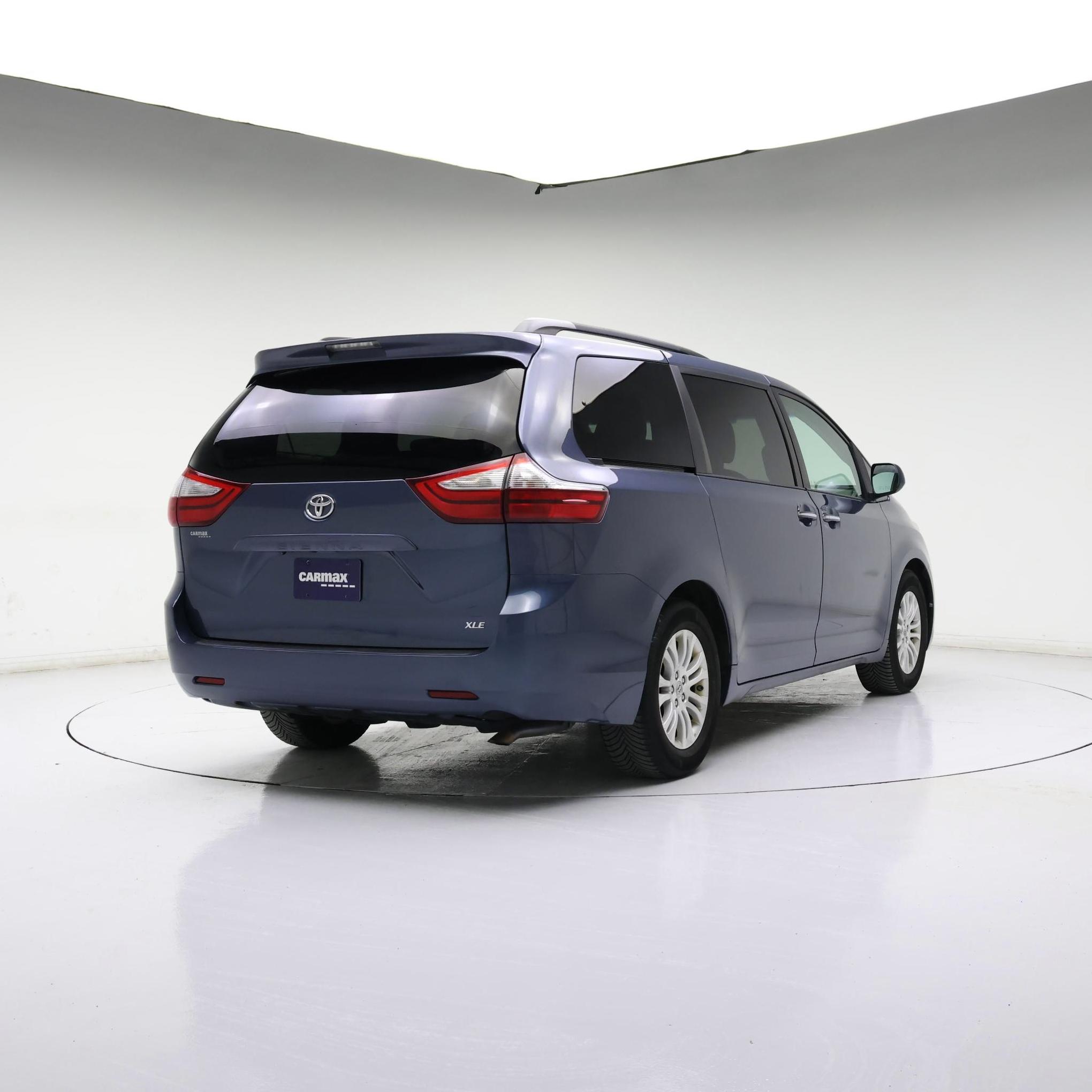 Thumbnail: 2015 Toyota Sienna - 8