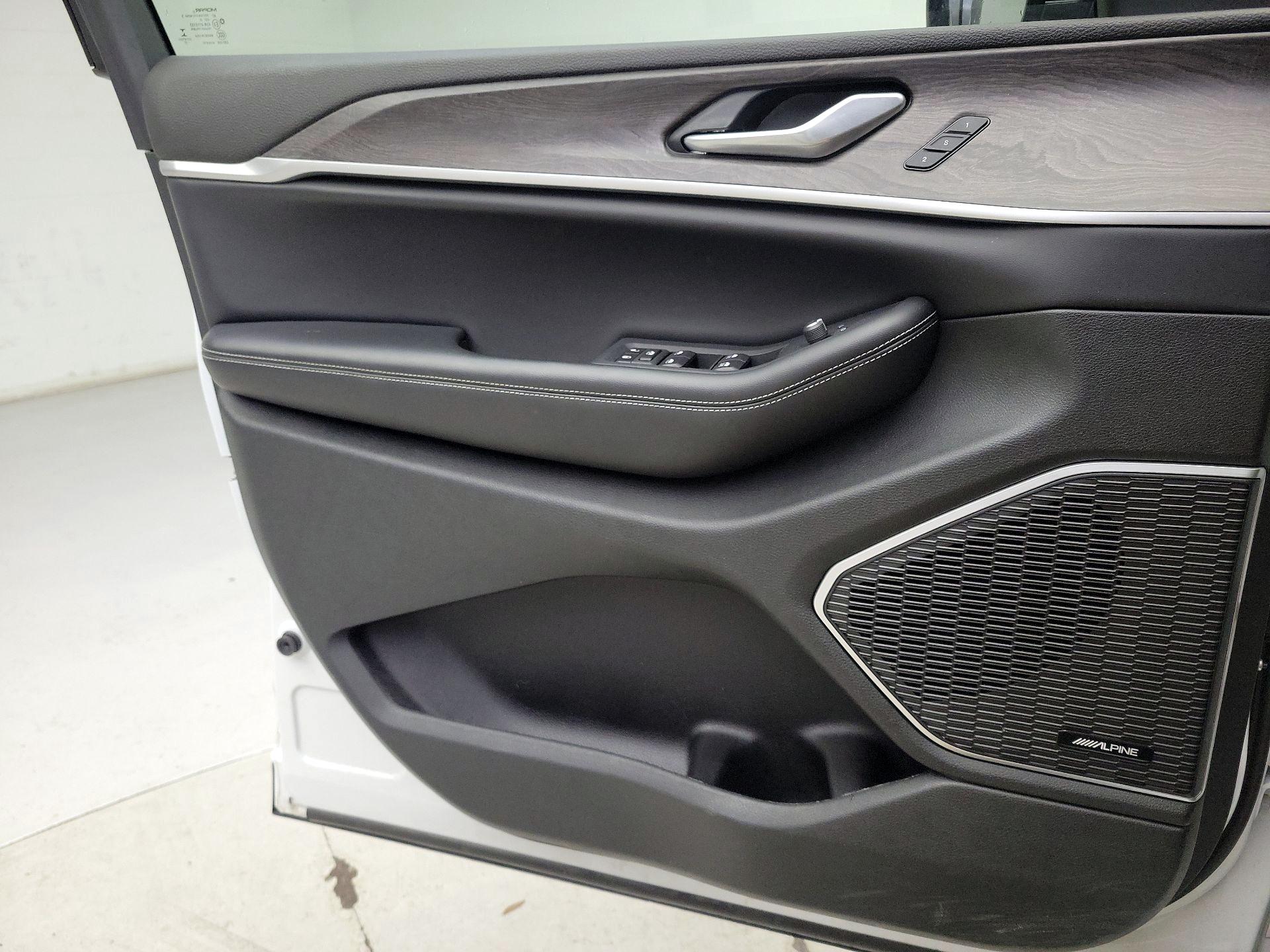 Thumbnail: 2022 Jeep Grand Cherokee - 12