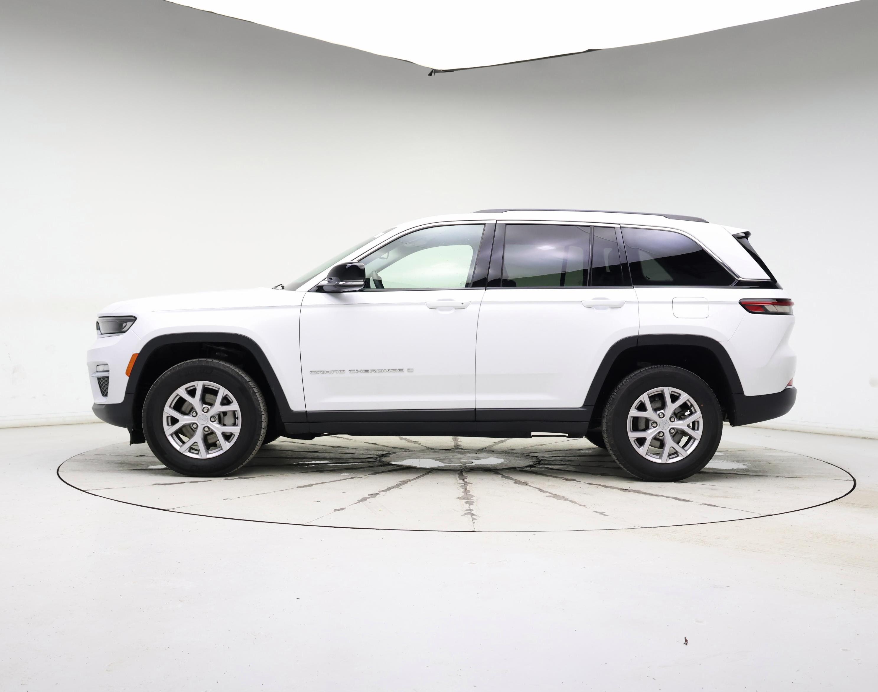 Thumbnail: 2022 Jeep Grand Cherokee - 3