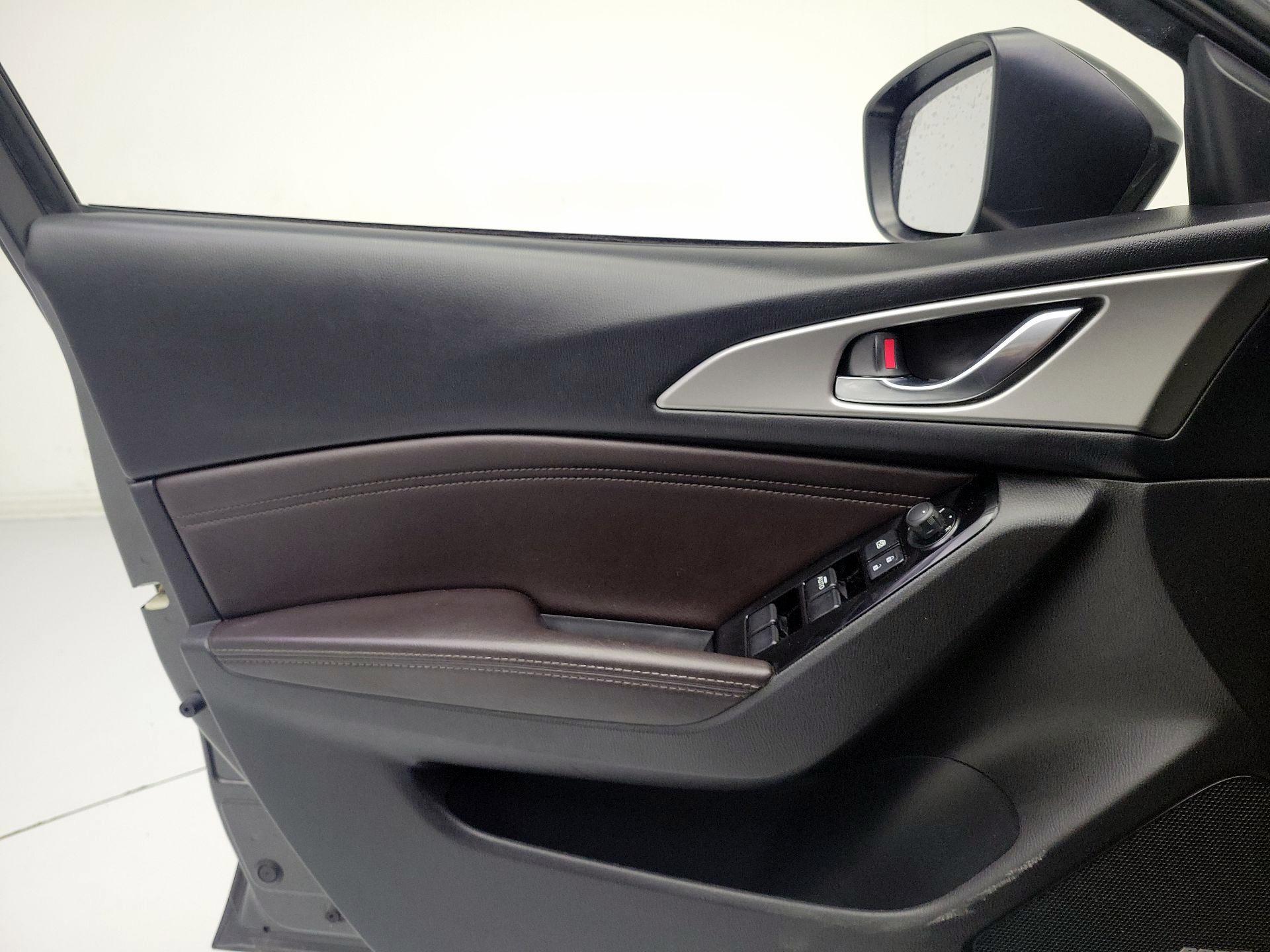 Thumbnail: 2018 Mazda Mazda3 - 12