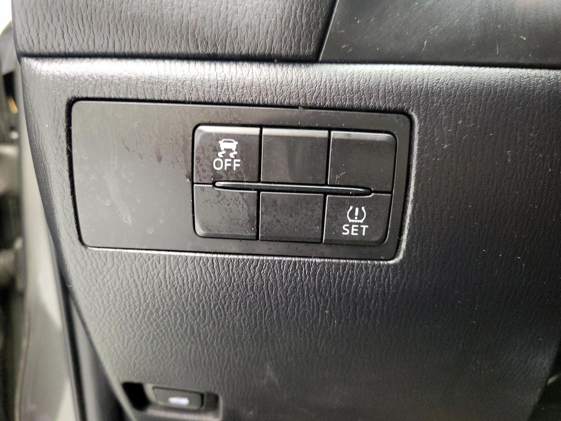 Thumbnail: 2018 Mazda Mazda3 - 13