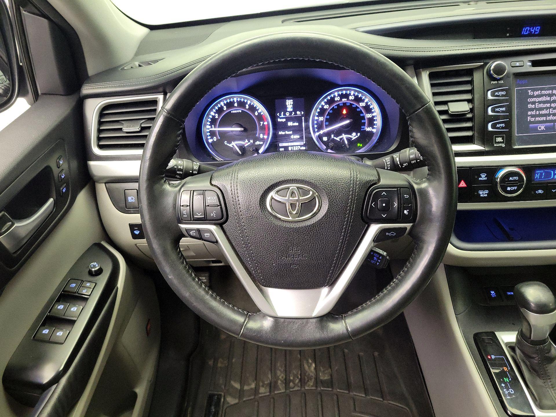 Thumbnail: 2015 Toyota Highlander - 10