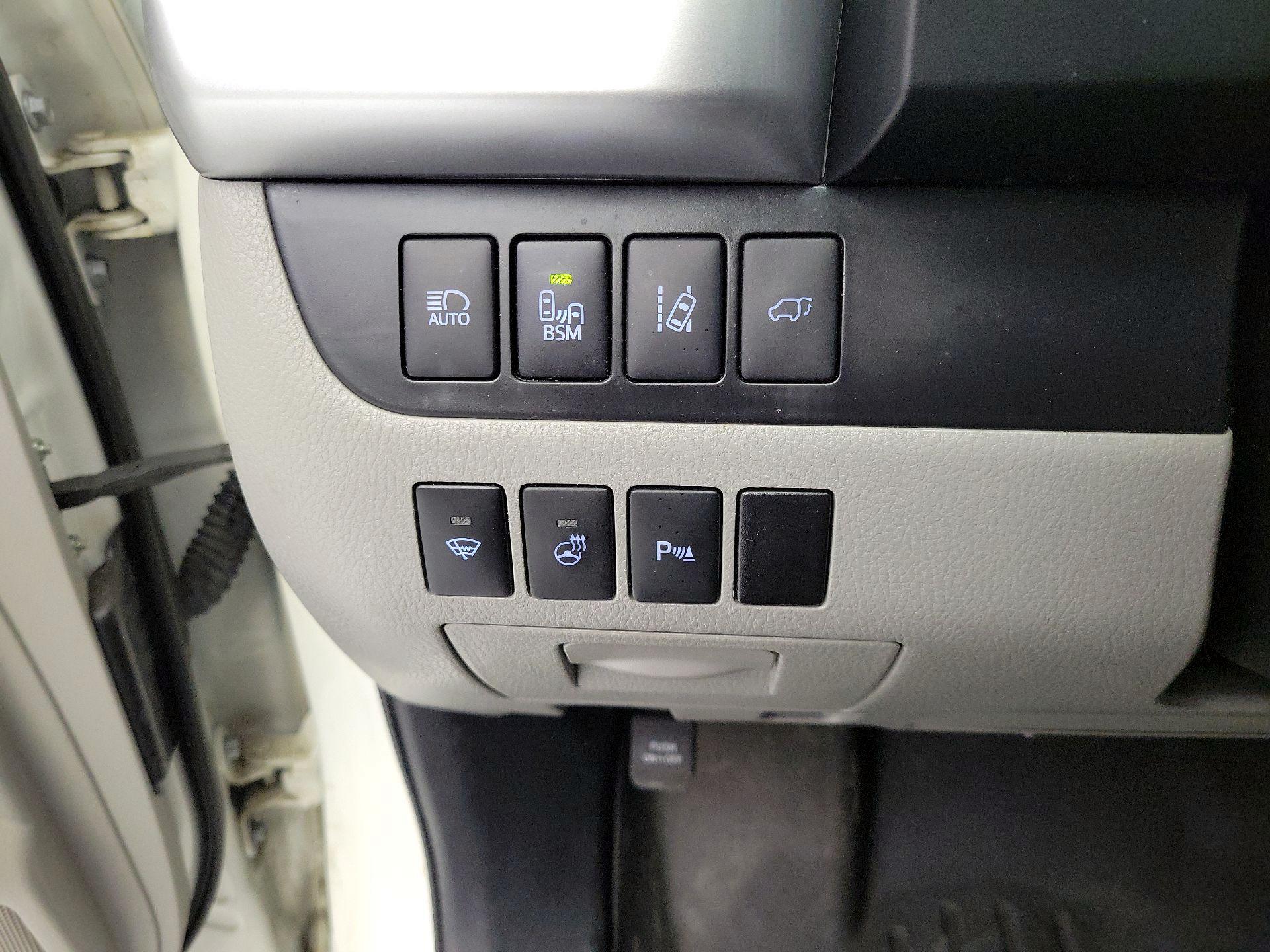 Thumbnail: 2015 Toyota Highlander - 13