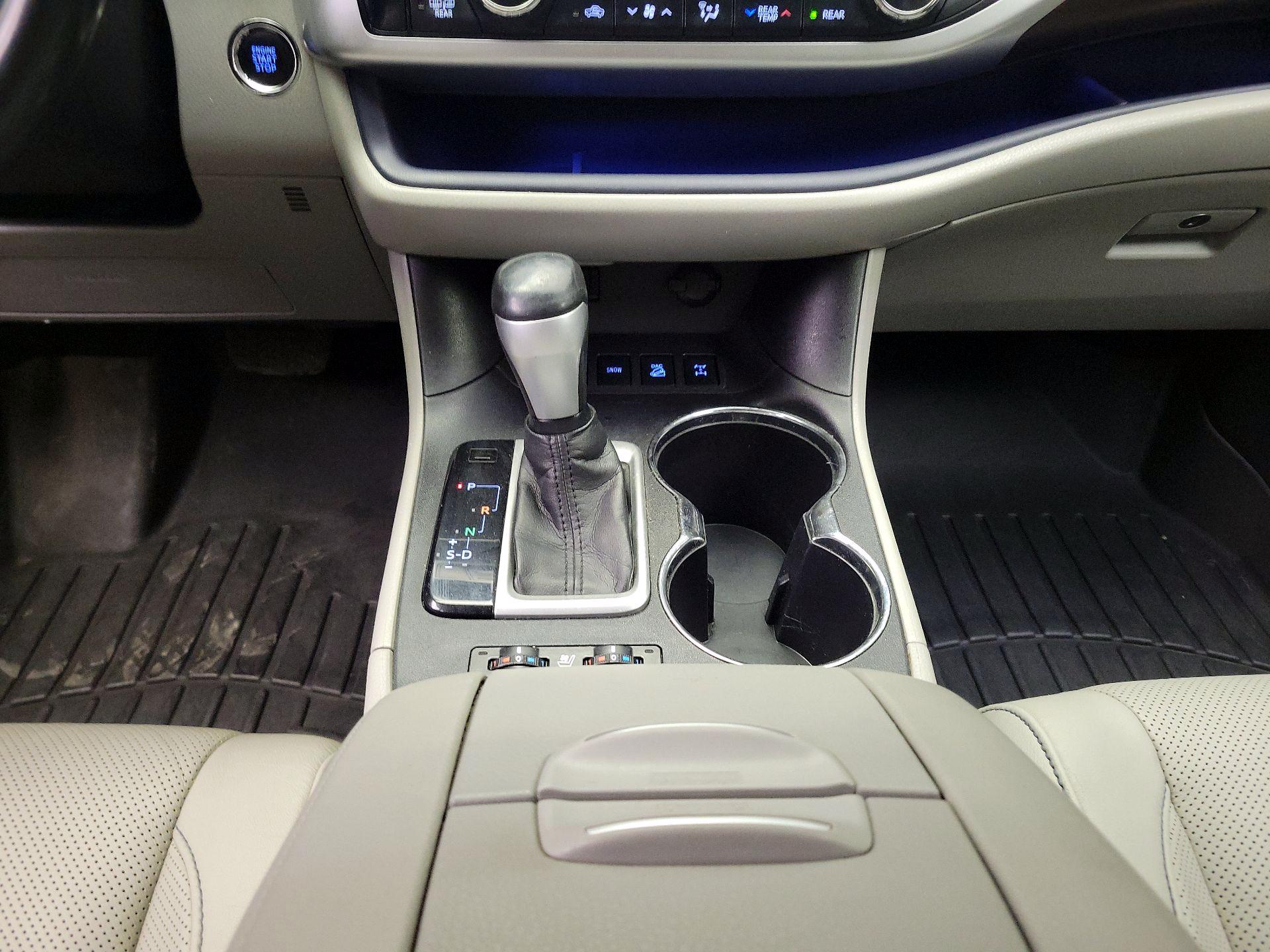 Thumbnail: 2015 Toyota Highlander - 18