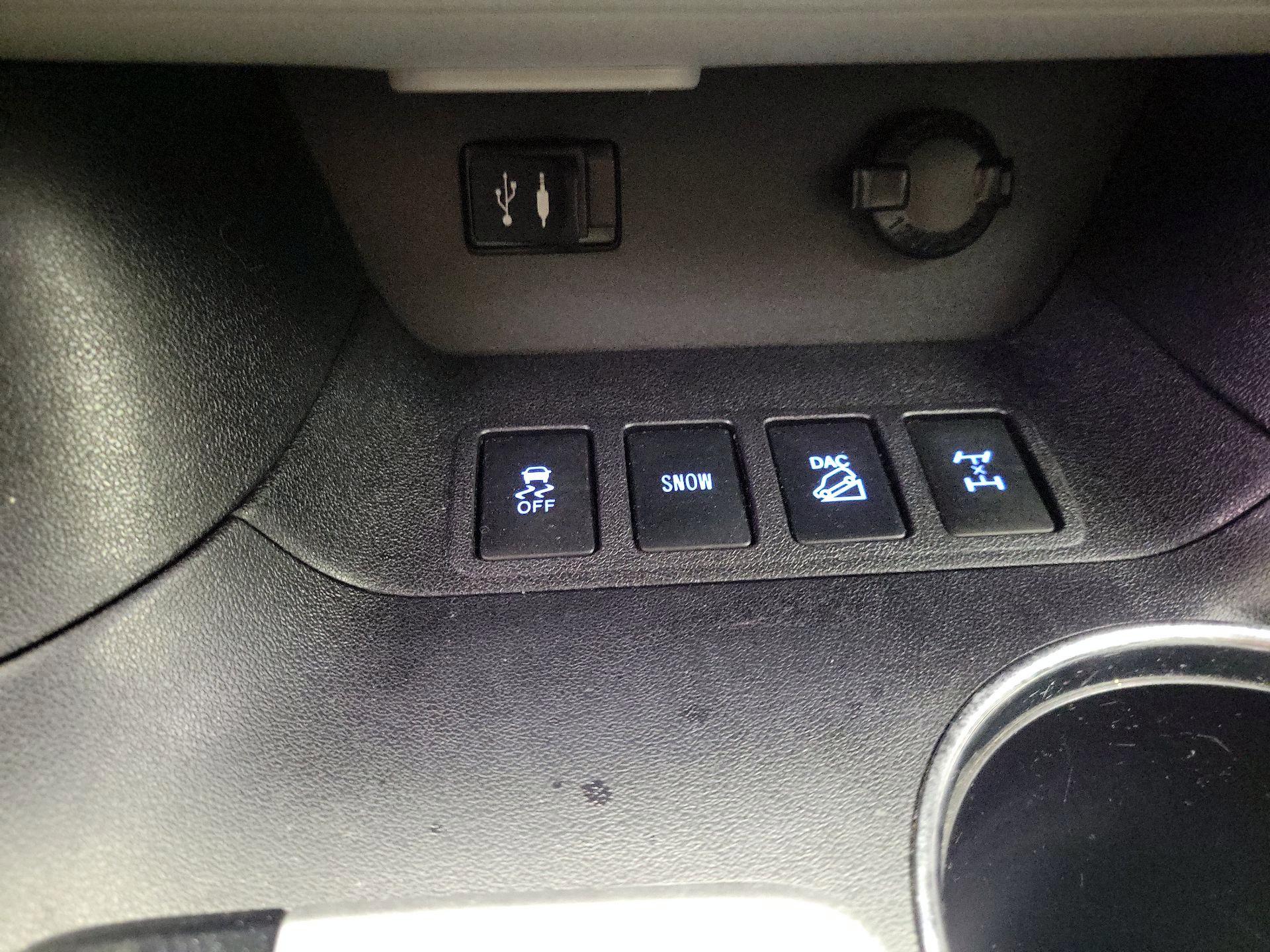 Thumbnail: 2015 Toyota Highlander - 19