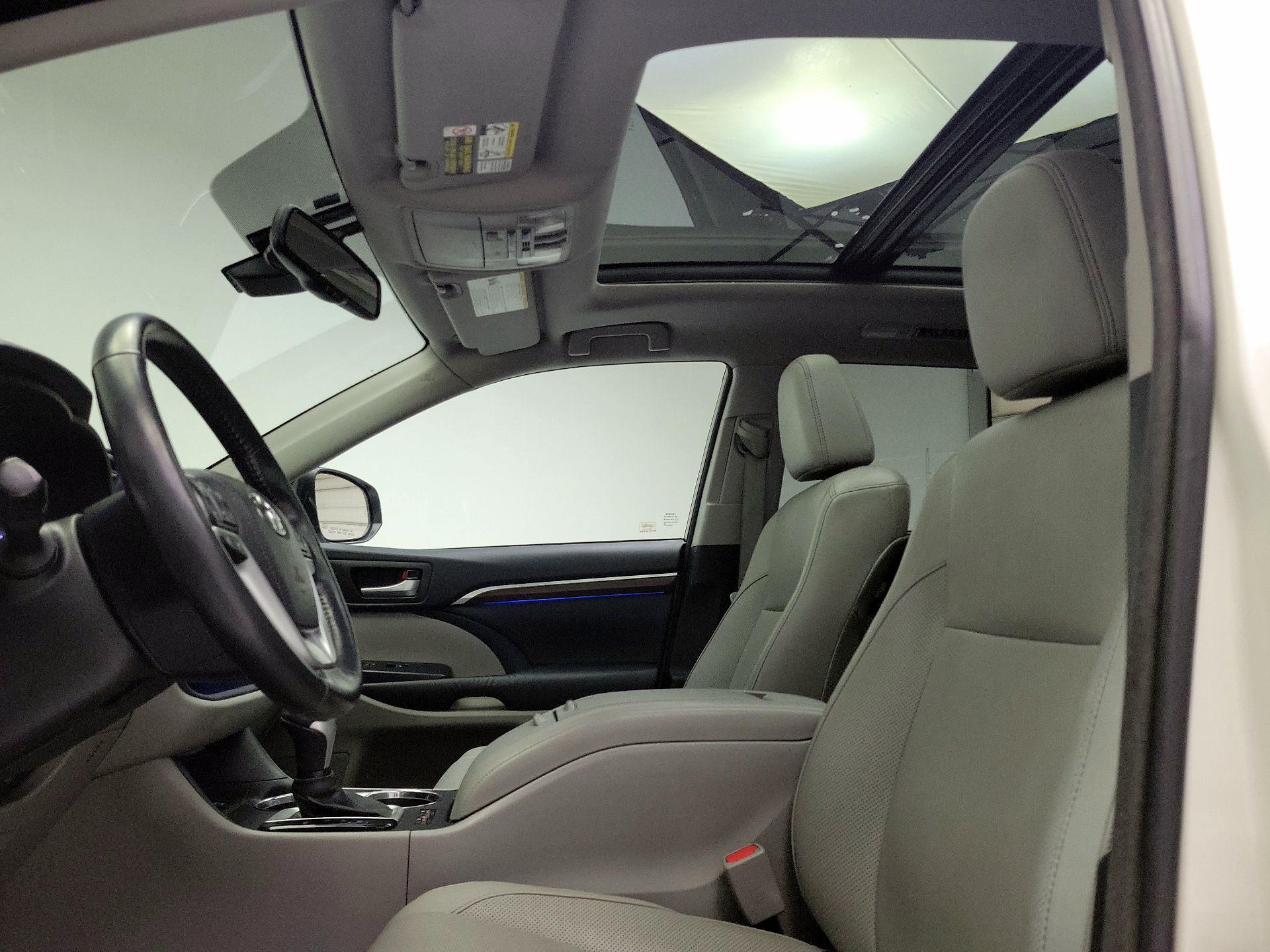 Thumbnail: 2015 Toyota Highlander - 20