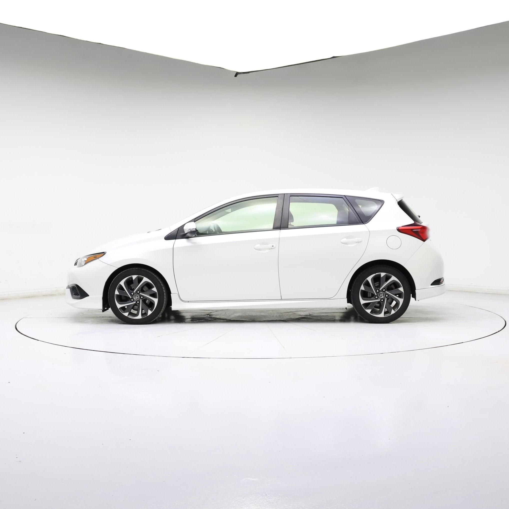 Thumbnail: 2017 Toyota Corolla iM - 3