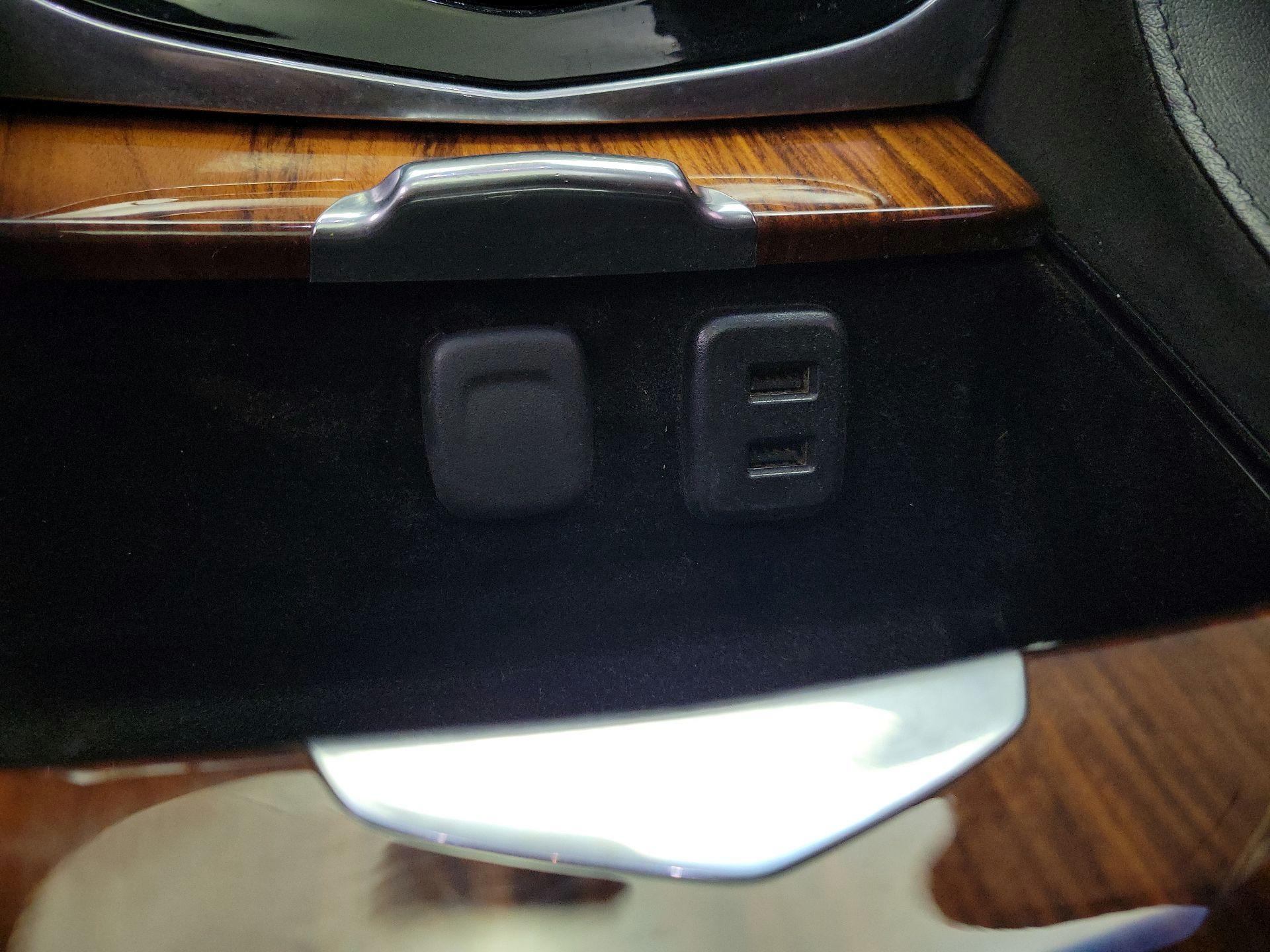 Thumbnail: 2016 Cadillac Escalade - 17