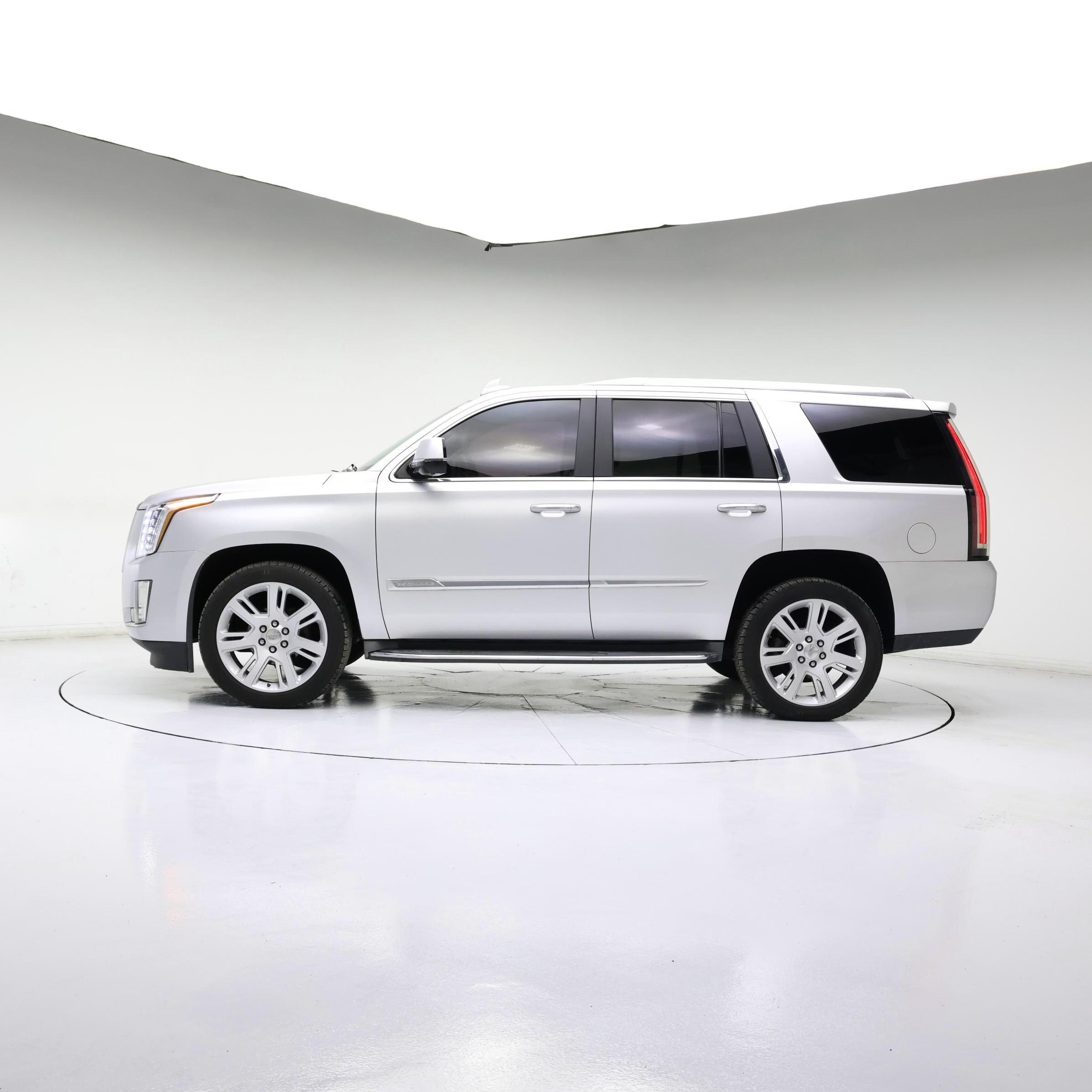 Thumbnail: 2016 Cadillac Escalade - 3