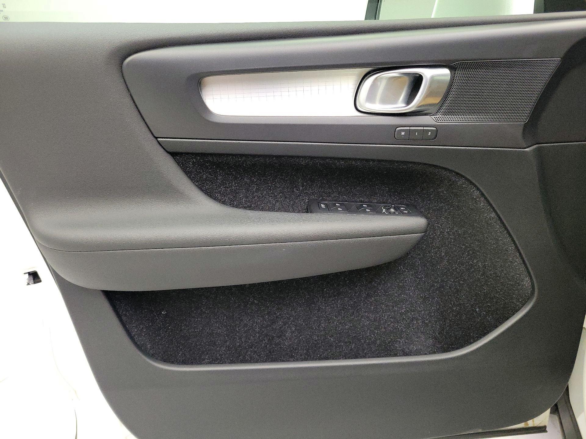 Thumbnail: 2020 Volvo XC40 - 12