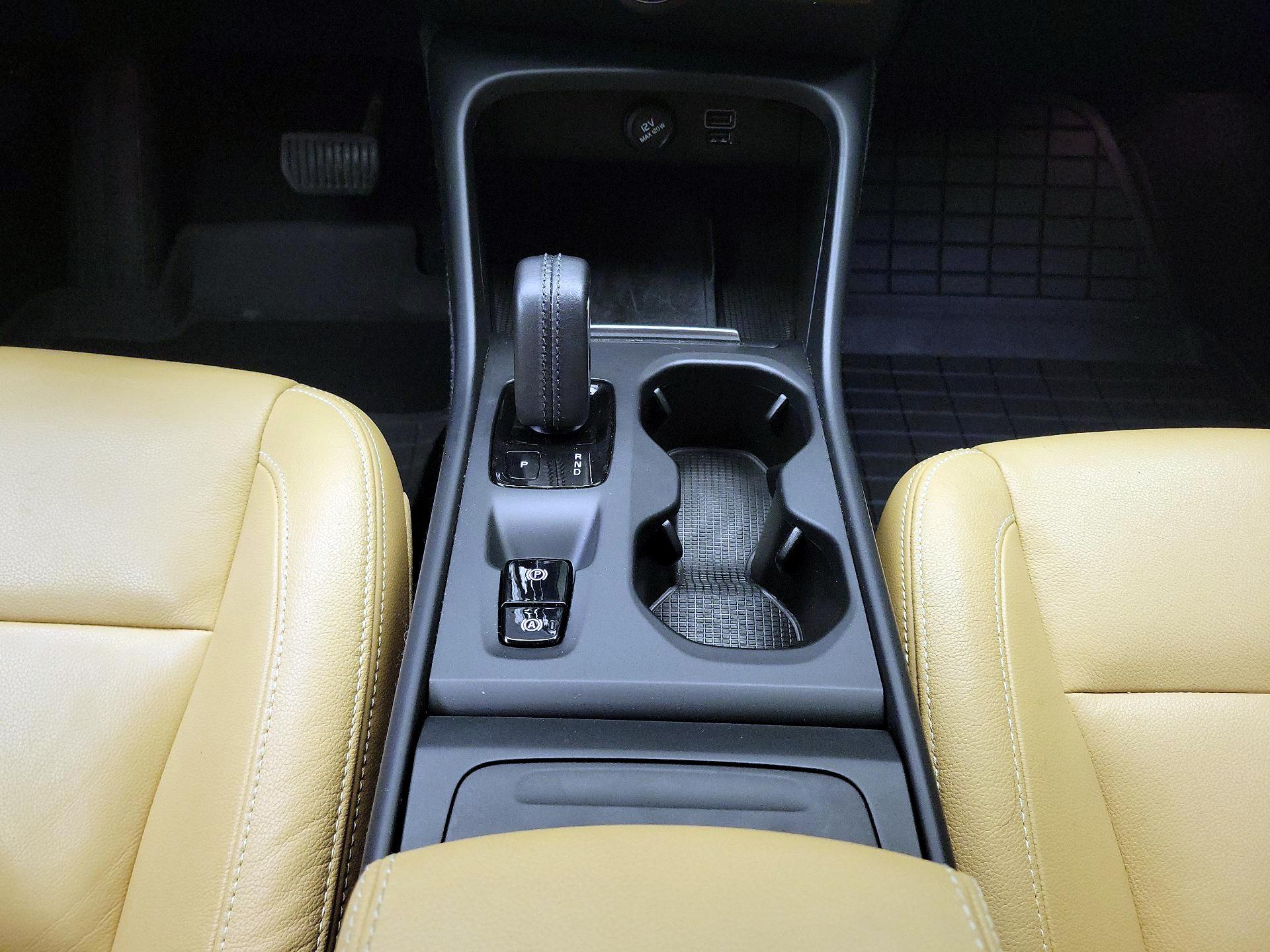 Thumbnail: 2020 Volvo XC40 - 17