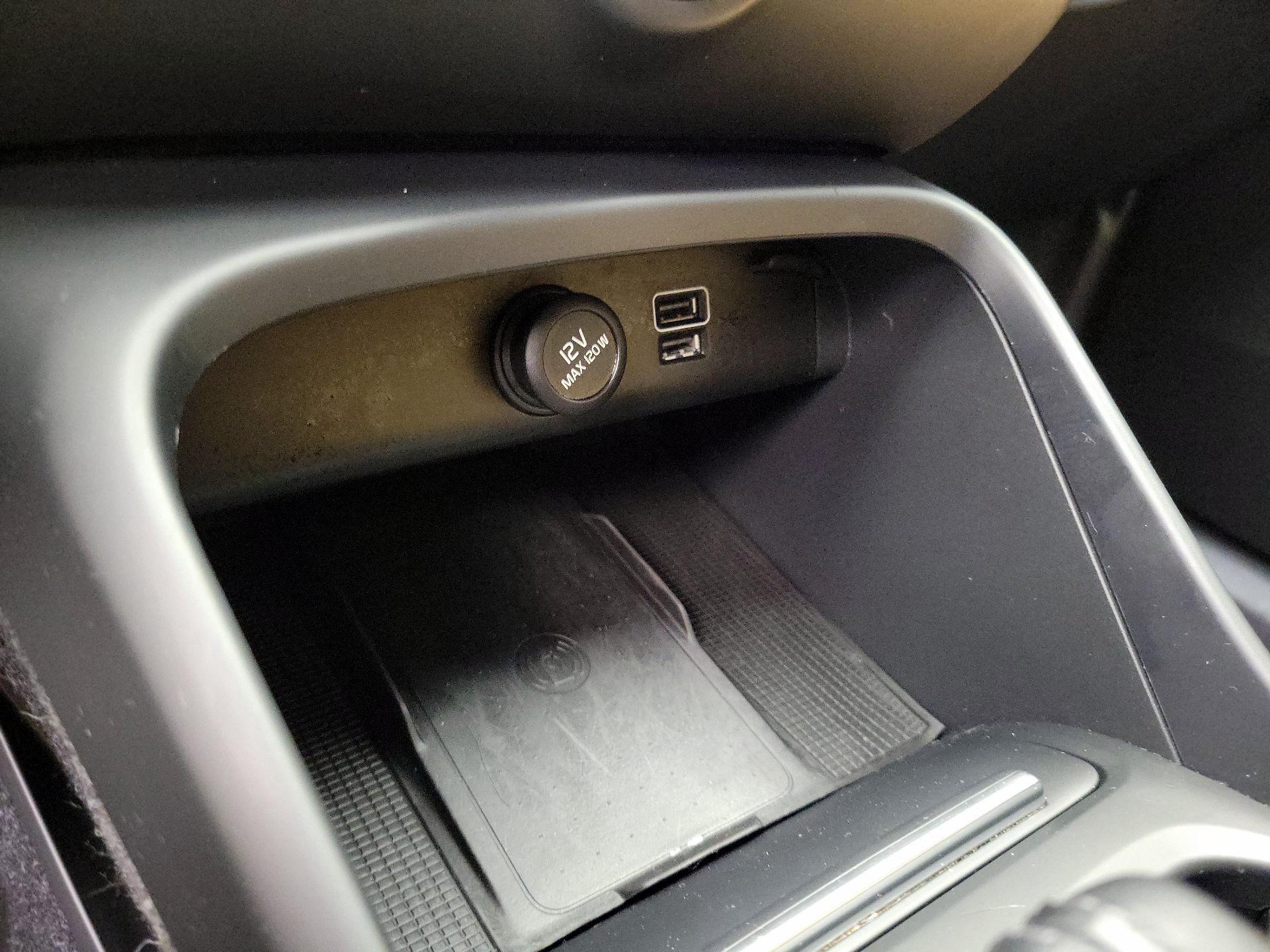 Thumbnail: 2020 Volvo XC40 - 18