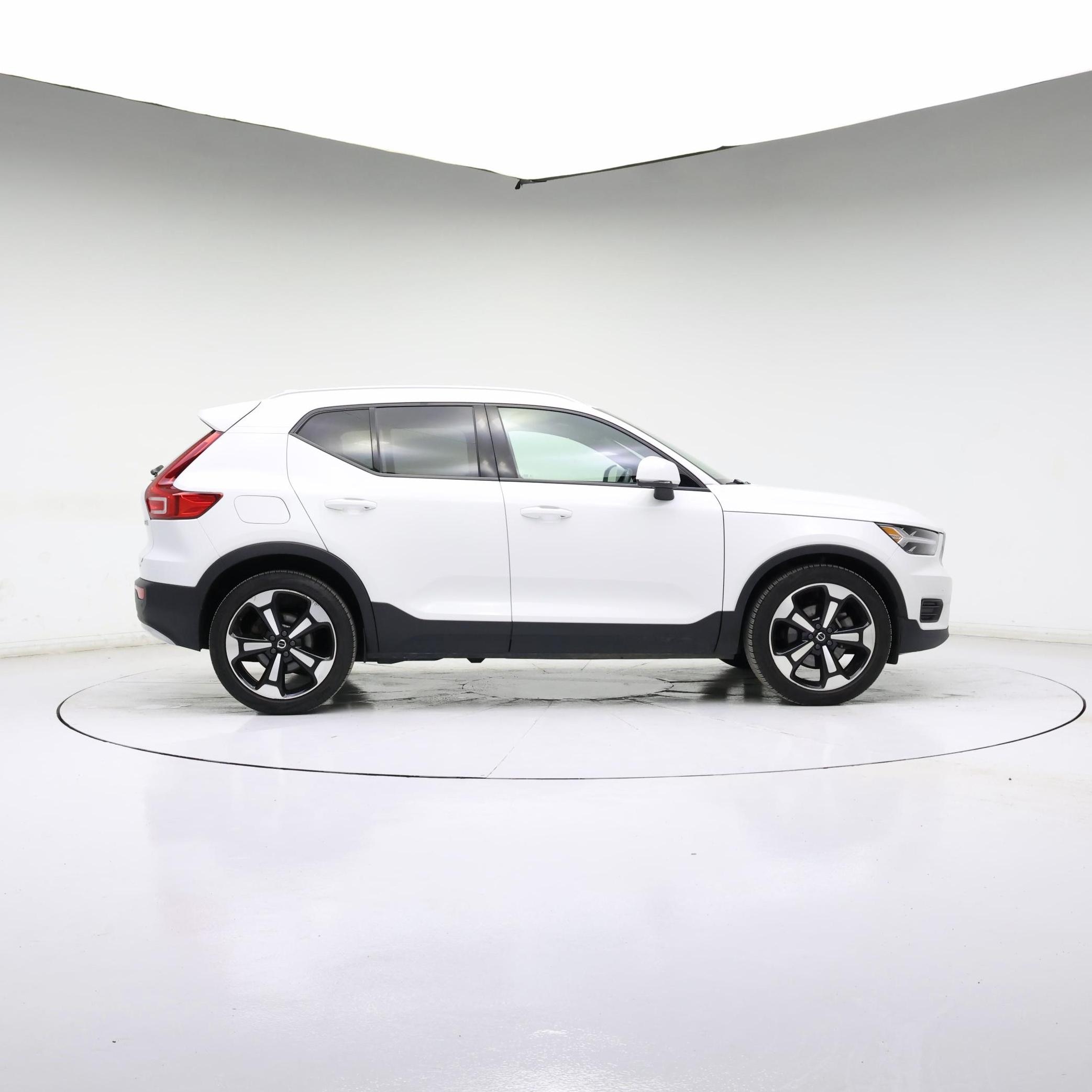 Thumbnail: 2020 Volvo XC40 - 3