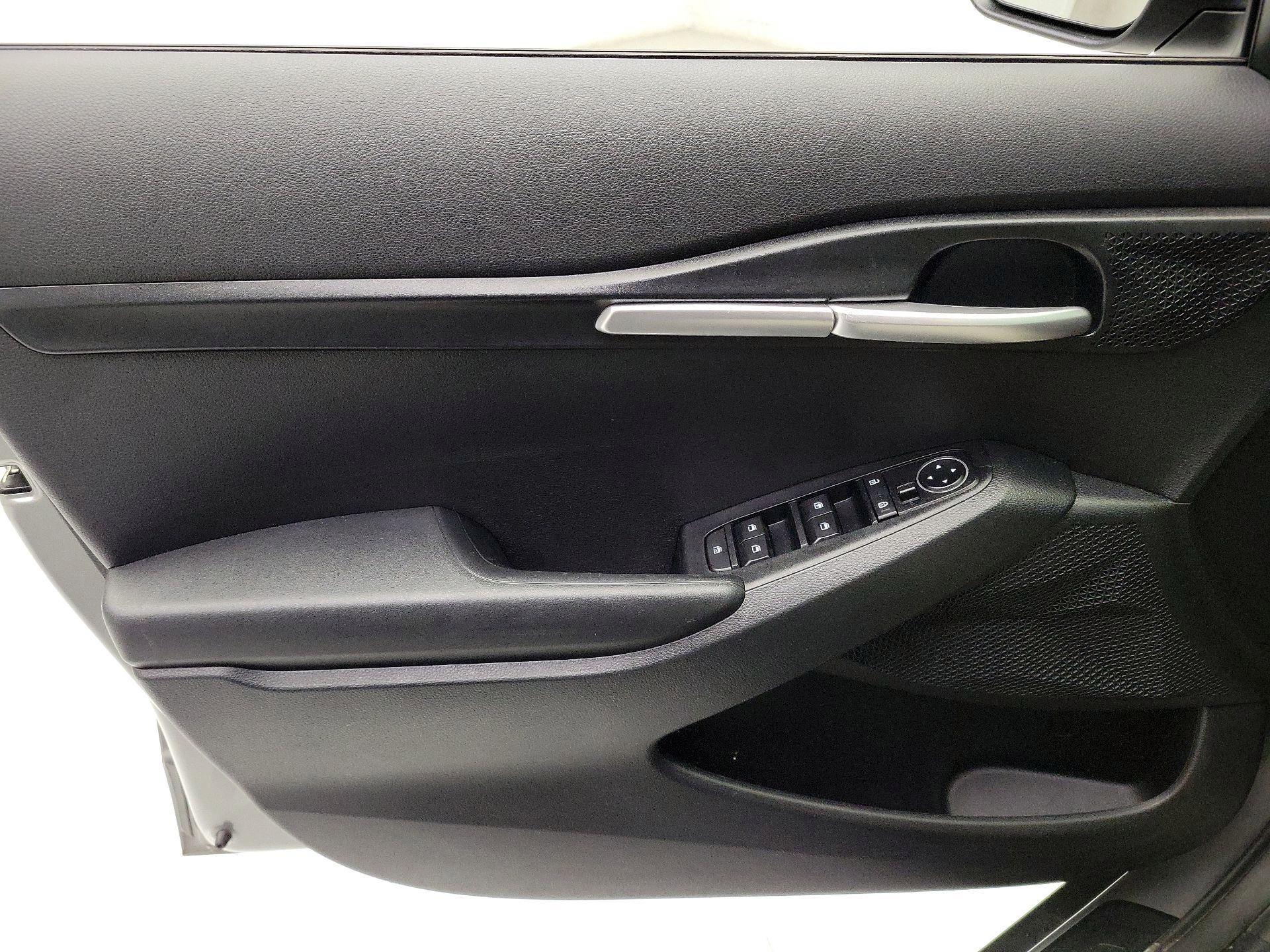 Thumbnail: 2023 Kia Seltos - 12