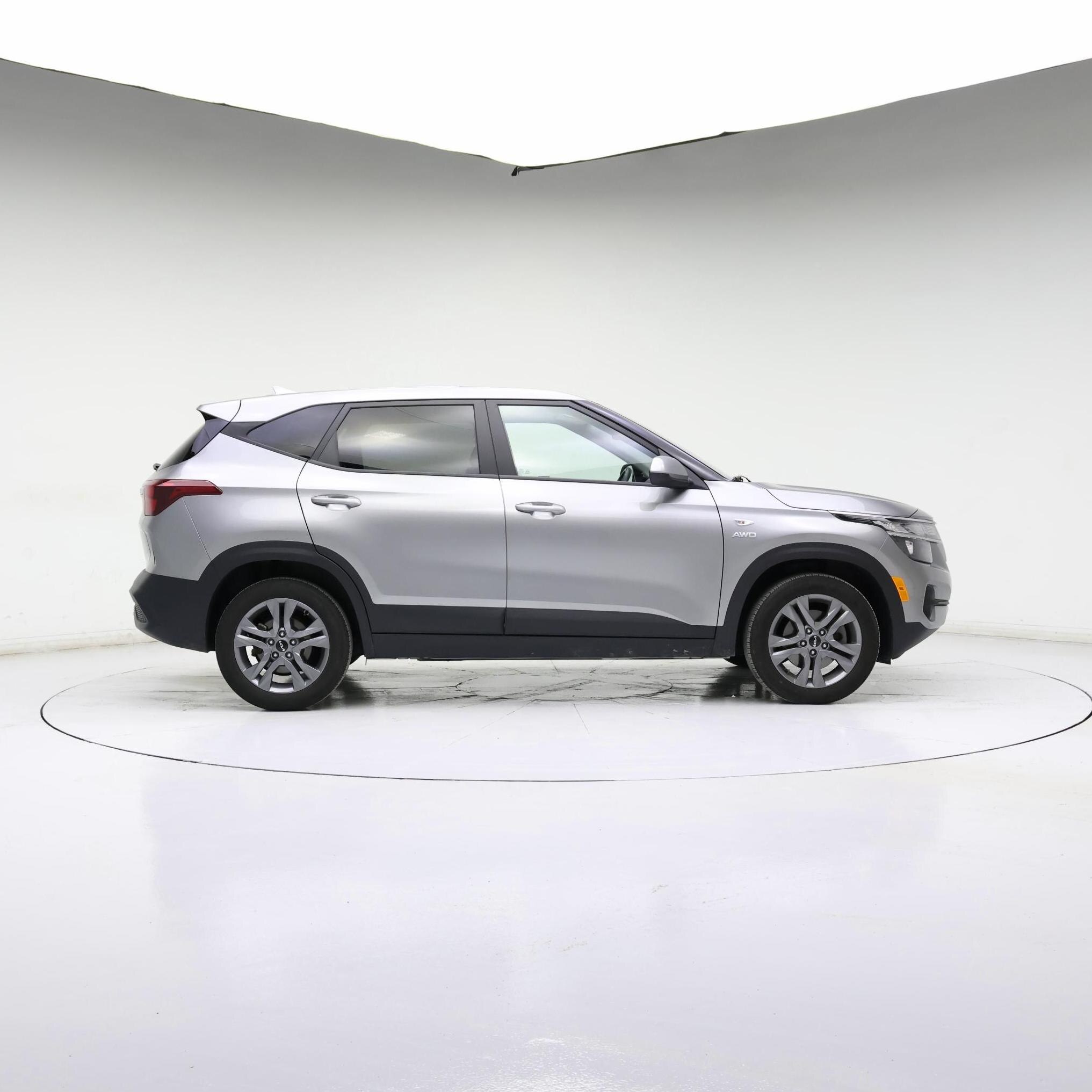 Thumbnail: 2023 Kia Seltos - 3