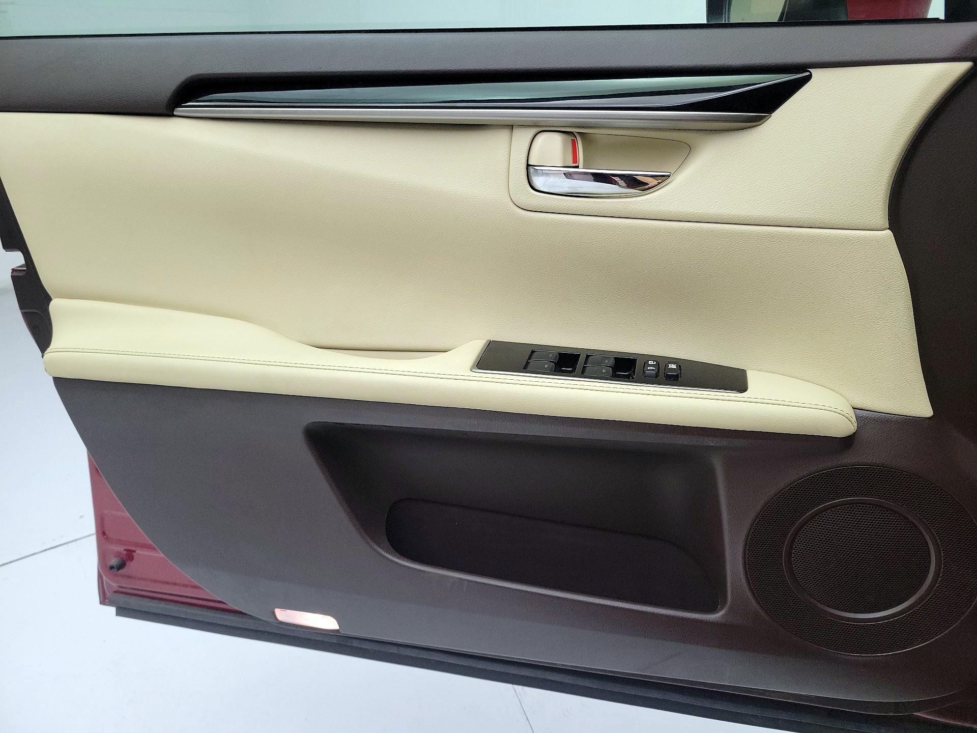 Thumbnail: 2016 Lexus ES - 12