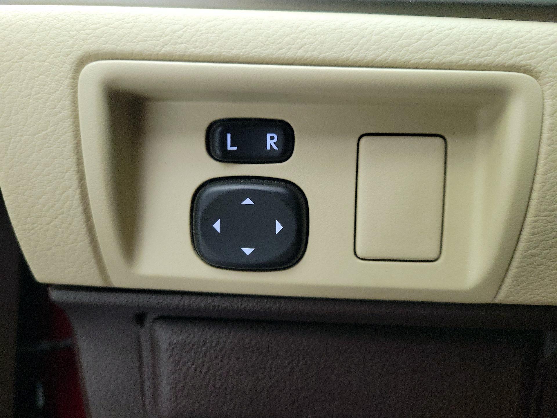 Thumbnail: 2016 Lexus ES - 13