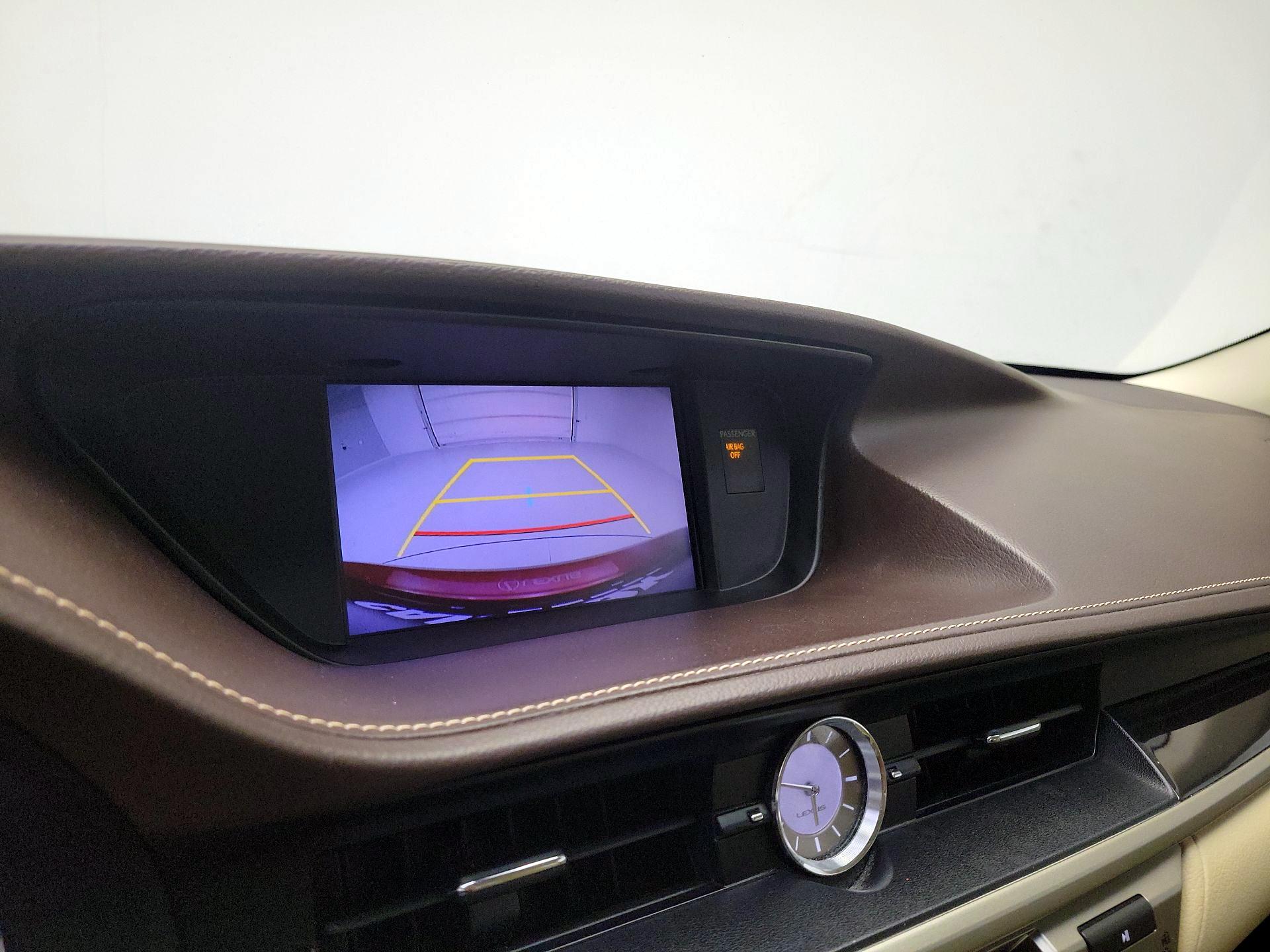 Thumbnail: 2016 Lexus ES - 14