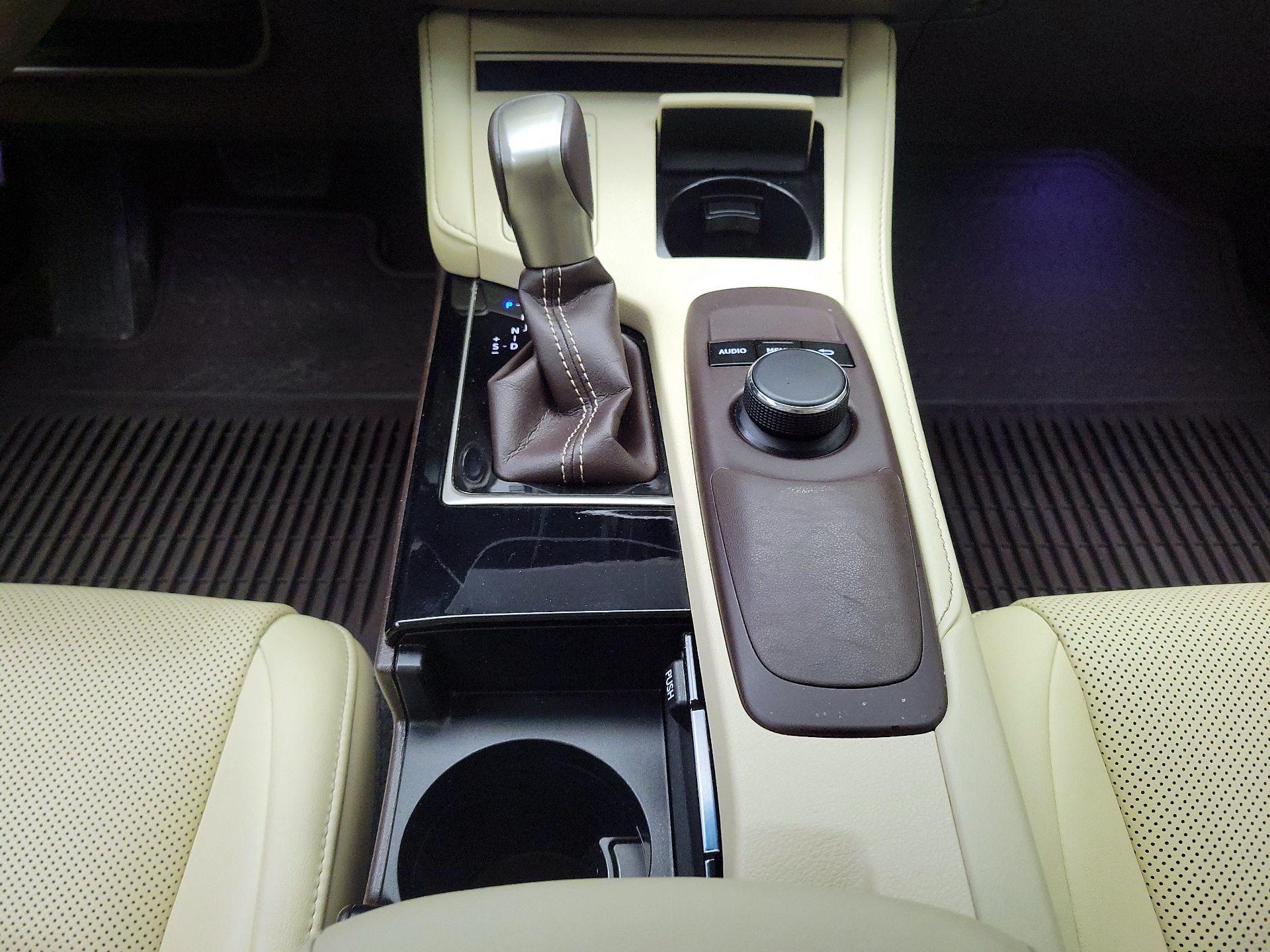 Thumbnail: 2016 Lexus ES - 17