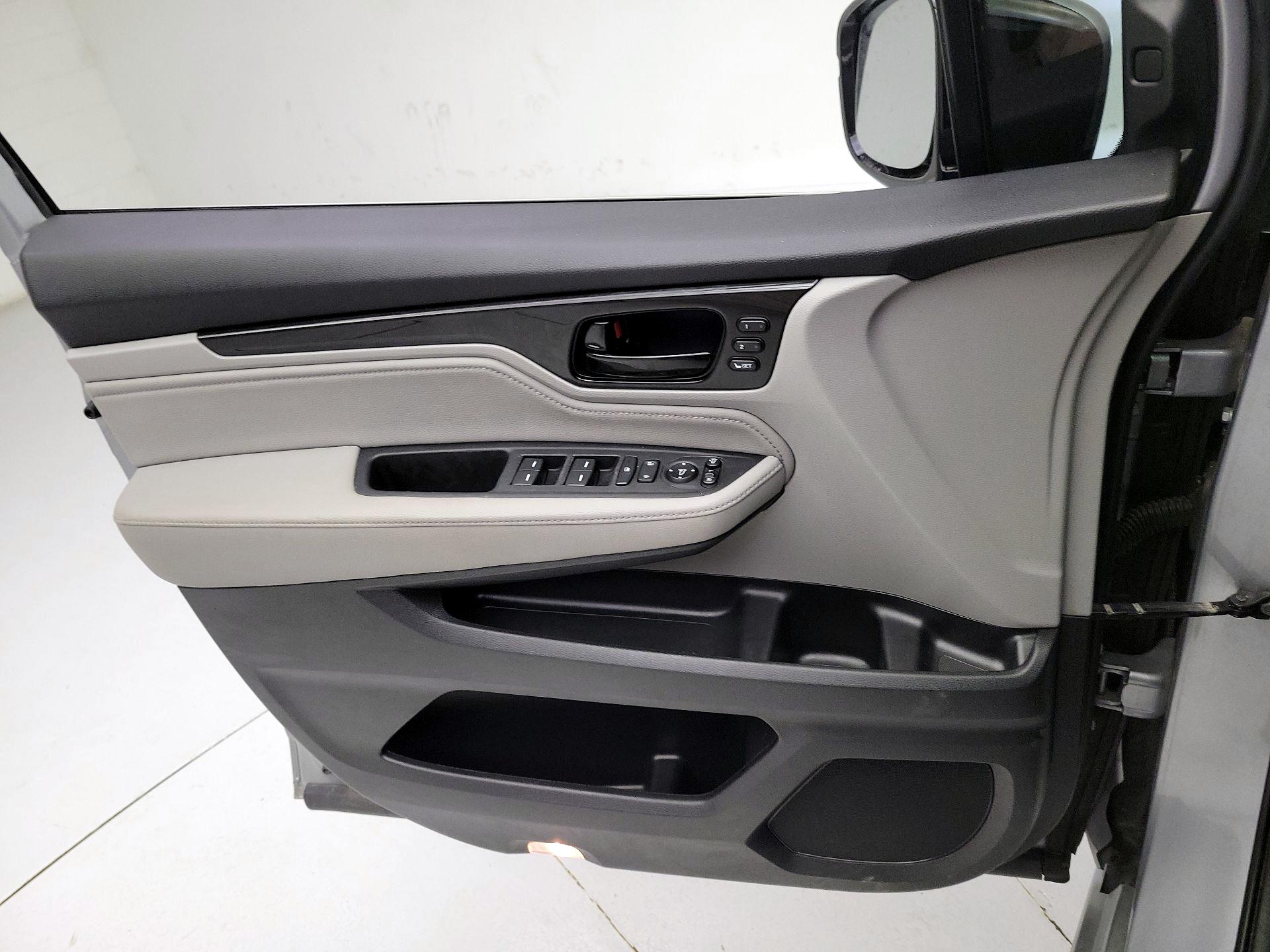 Thumbnail: 2019 Honda Odyssey - 12