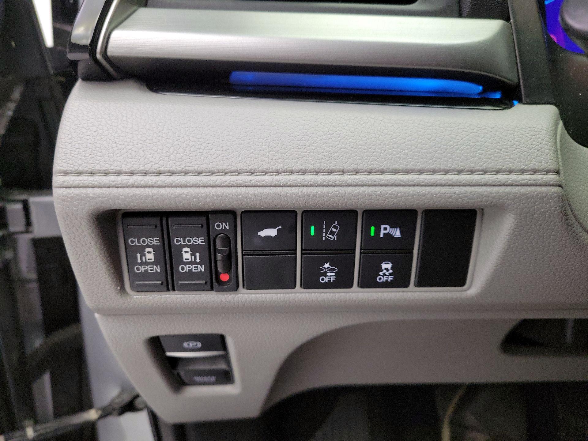 Thumbnail: 2019 Honda Odyssey - 13