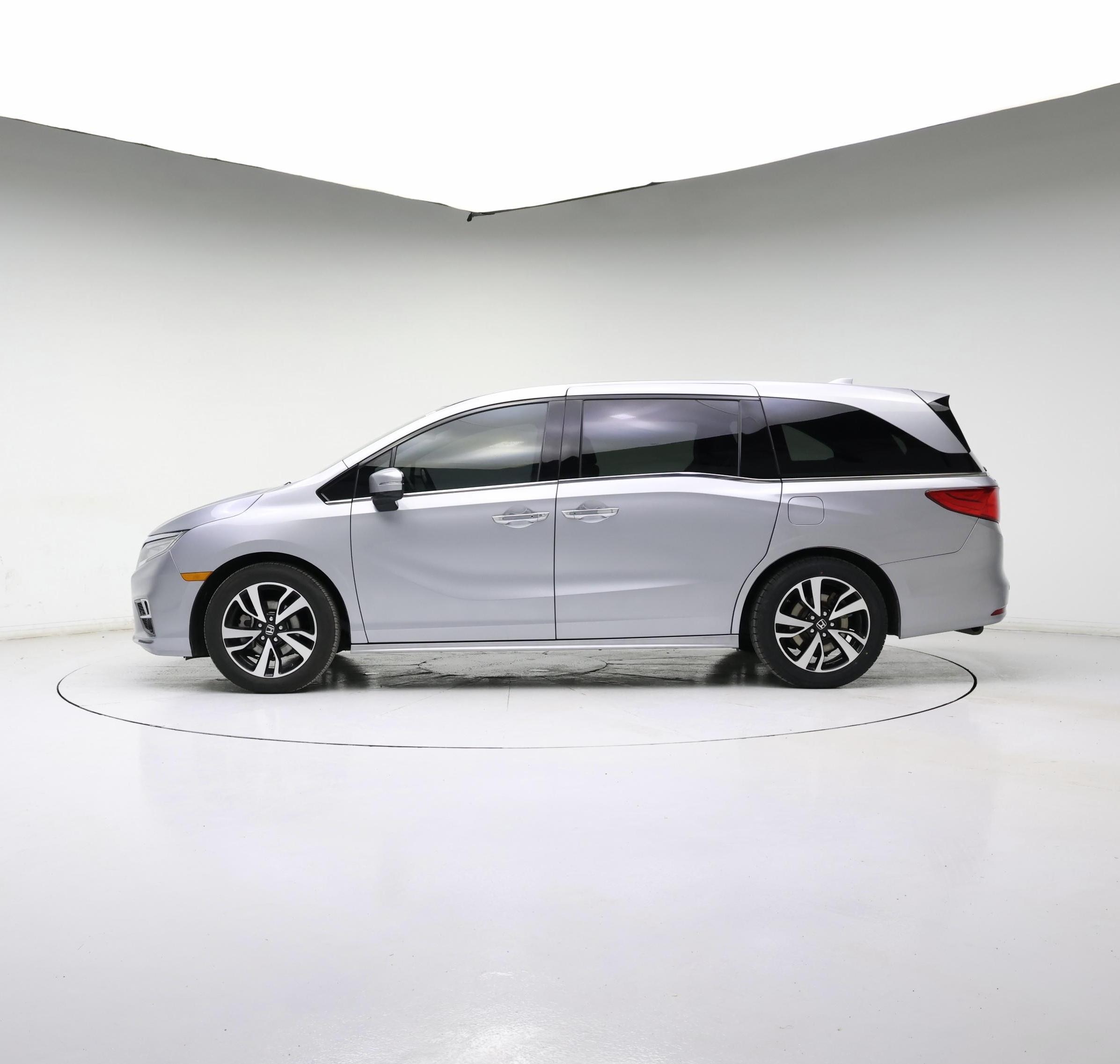 Thumbnail: 2019 Honda Odyssey - 3