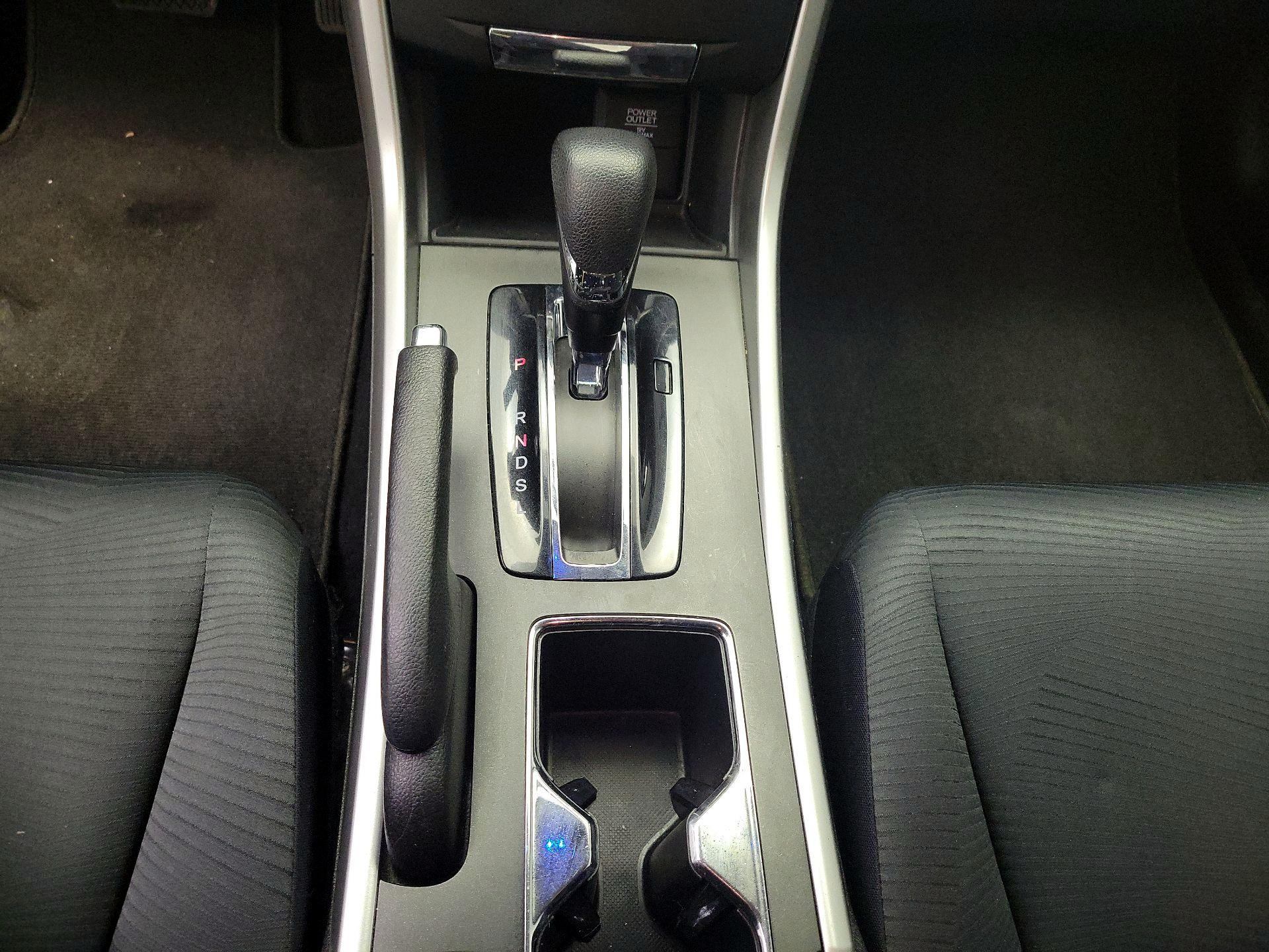 Thumbnail: 2015 Honda Accord - 17