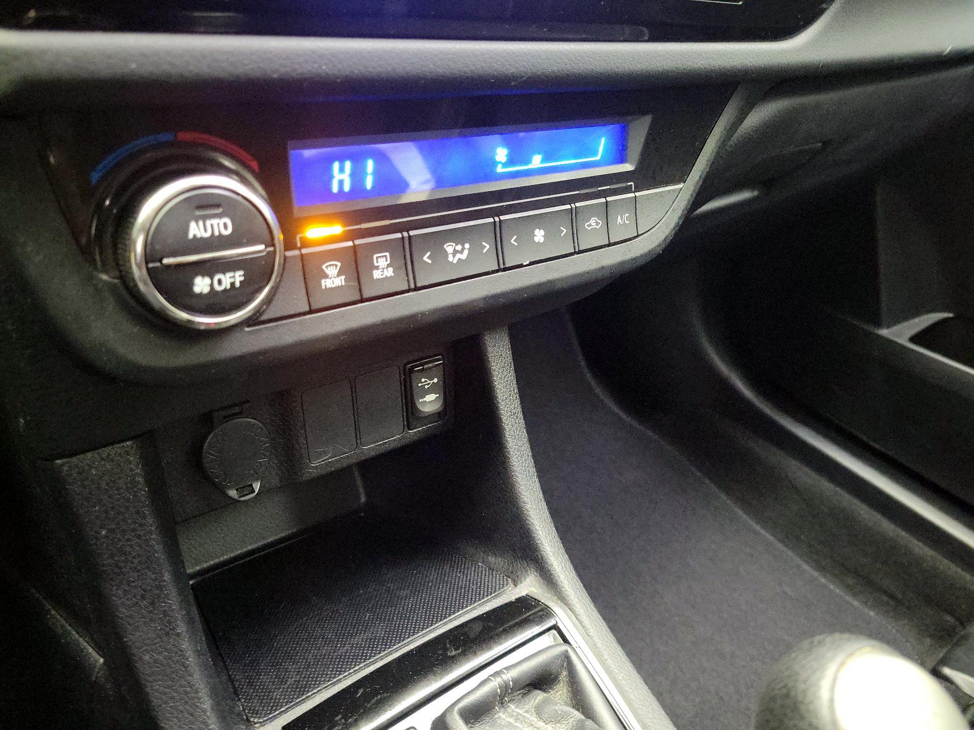 Thumbnail: 2016 Toyota Corolla - 16