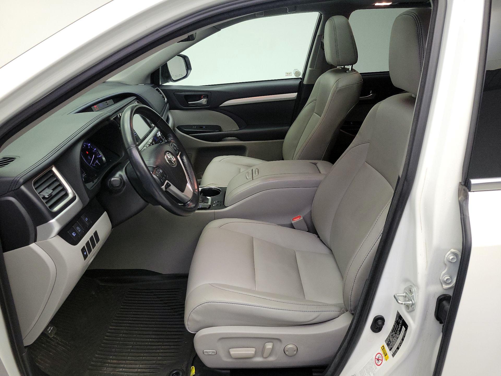 Thumbnail: 2018 Toyota Highlander - 11