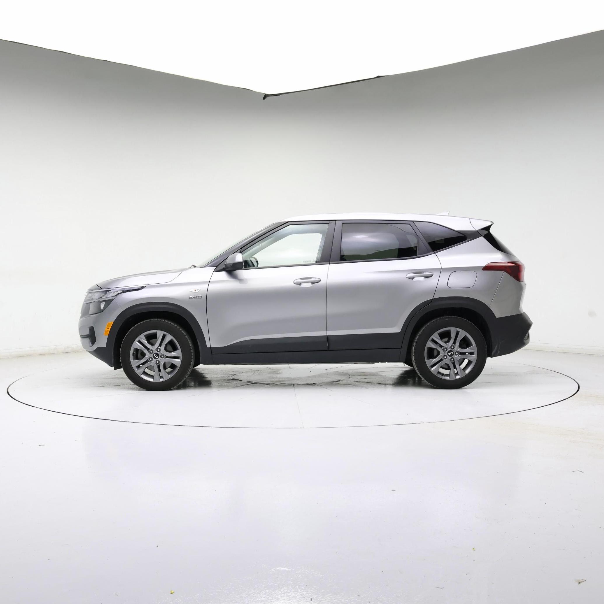 Thumbnail: 2021 Kia Seltos - 3