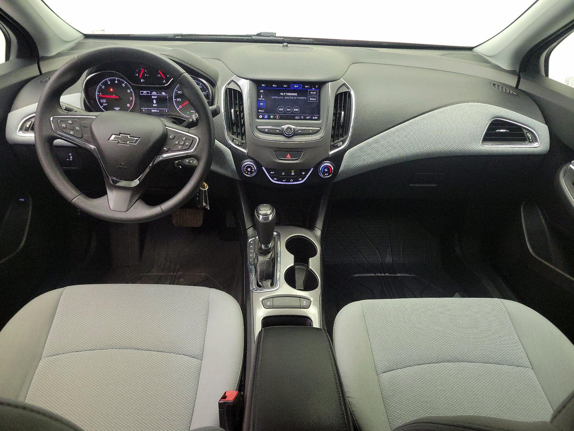 Thumbnail: 2019 Chevrolet Cruze - 9