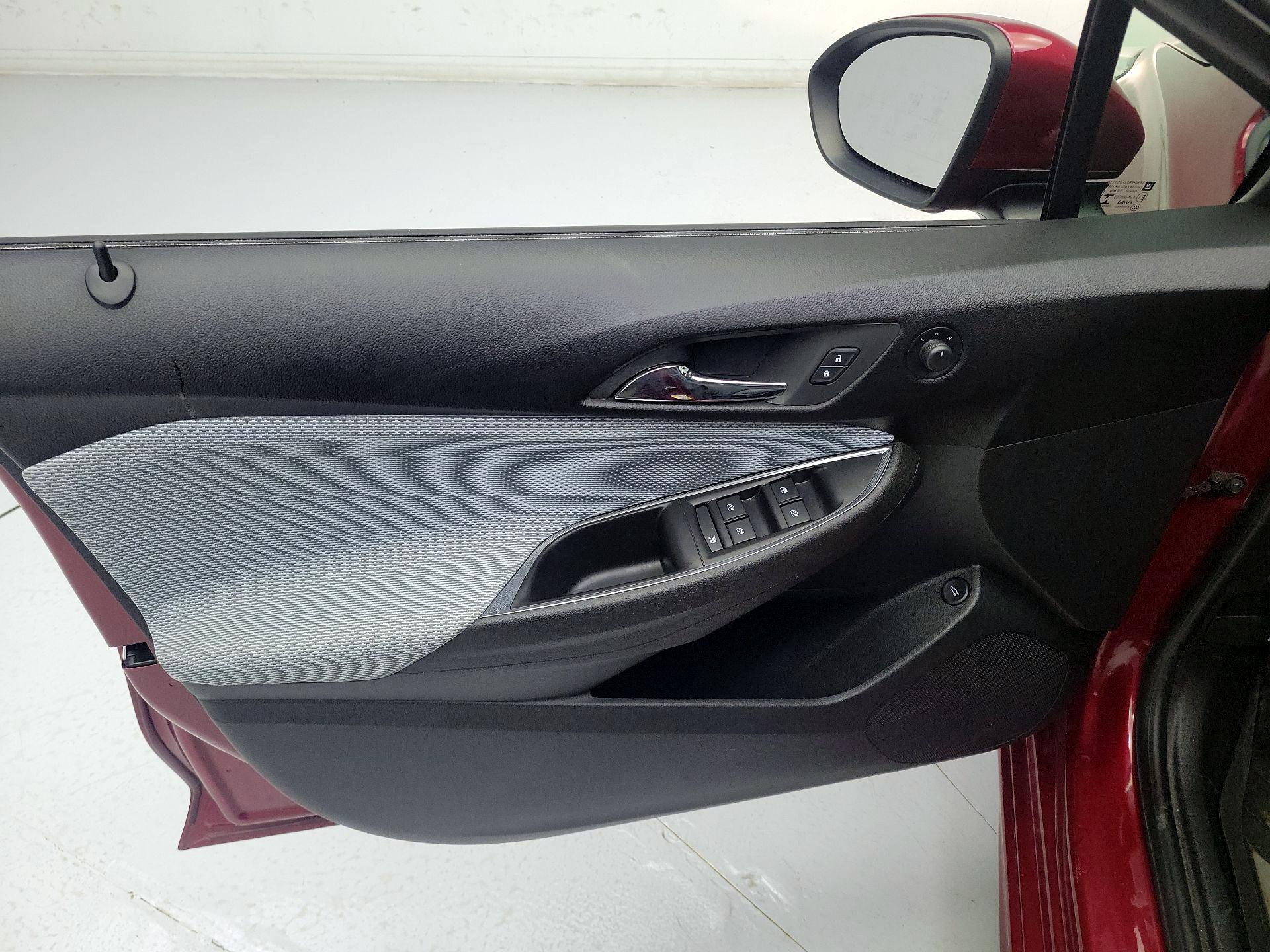 Thumbnail: 2019 Chevrolet Cruze - 12