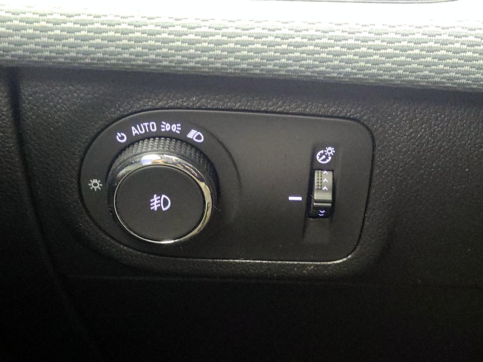 Thumbnail: 2019 Chevrolet Cruze - 13