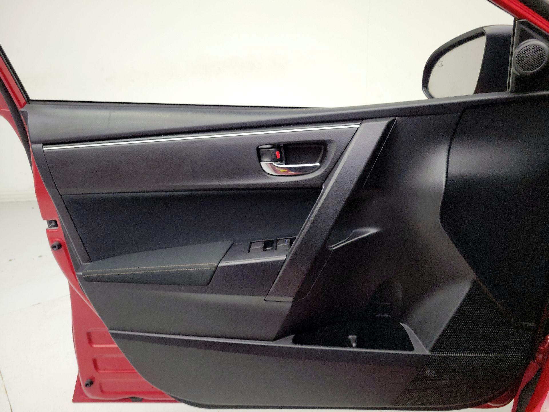 Thumbnail: 2017 Toyota Corolla - 12