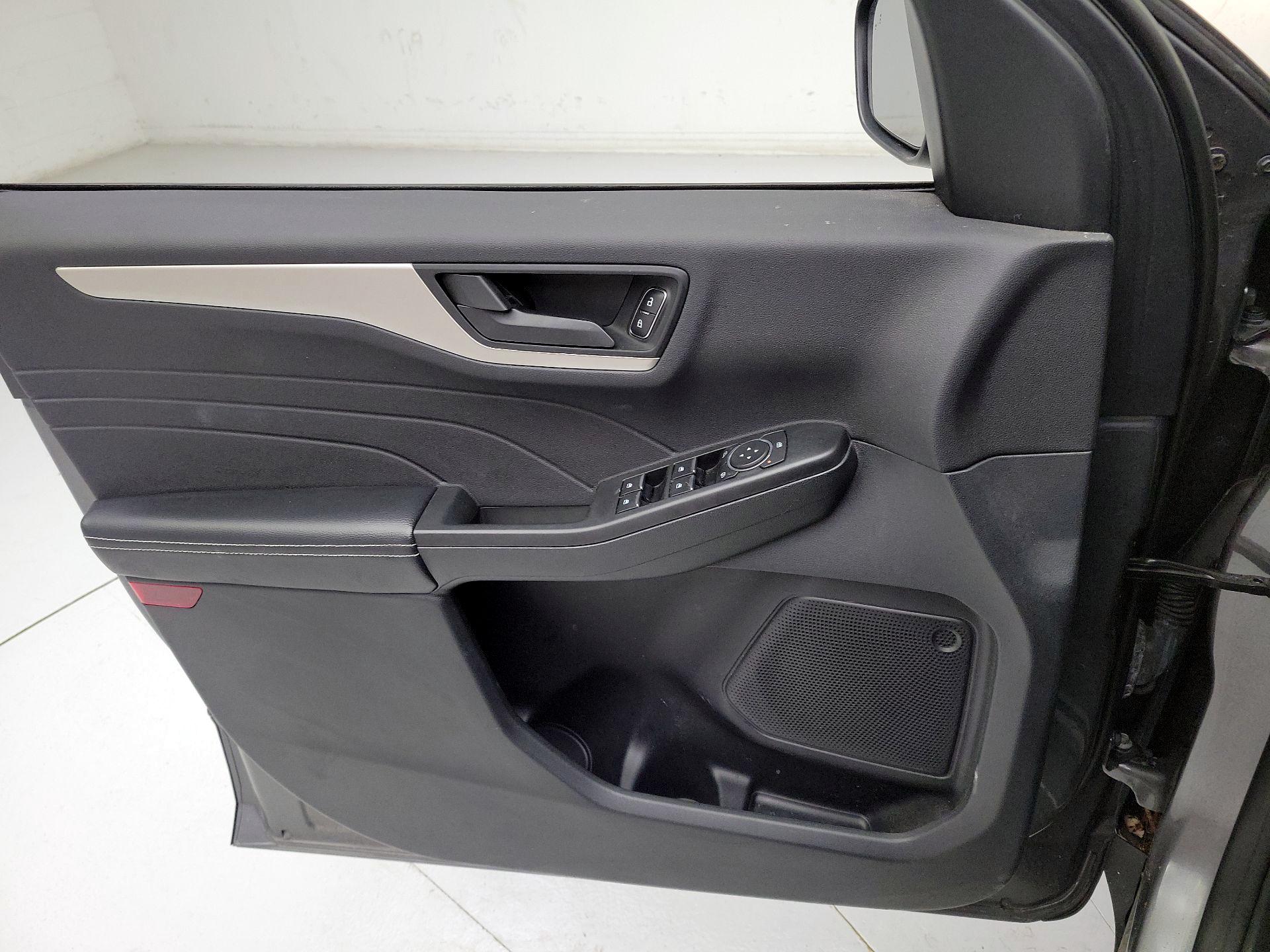 Thumbnail: 2022 Ford Escape - 12