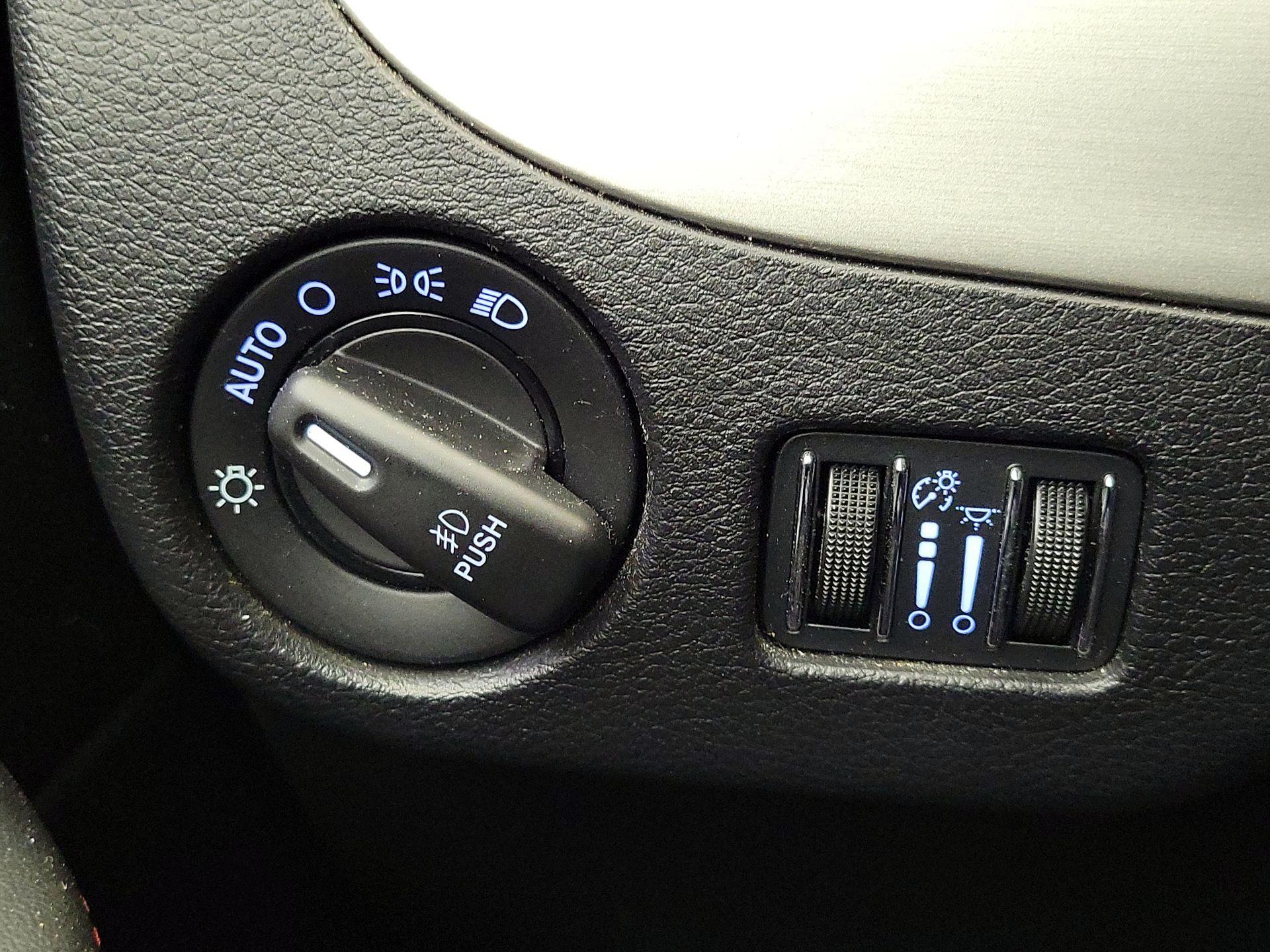 Thumbnail: 2016 Dodge Grand Caravan - 13