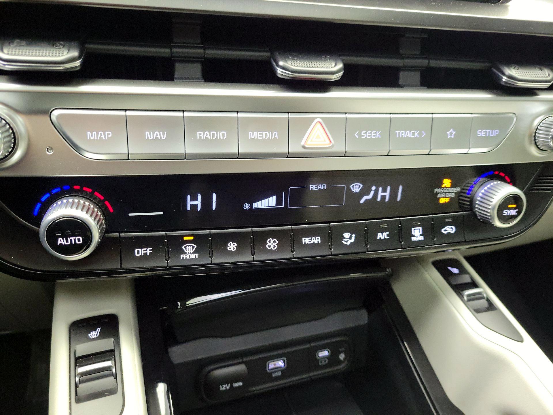 Thumbnail: 2023 Kia Telluride - 17