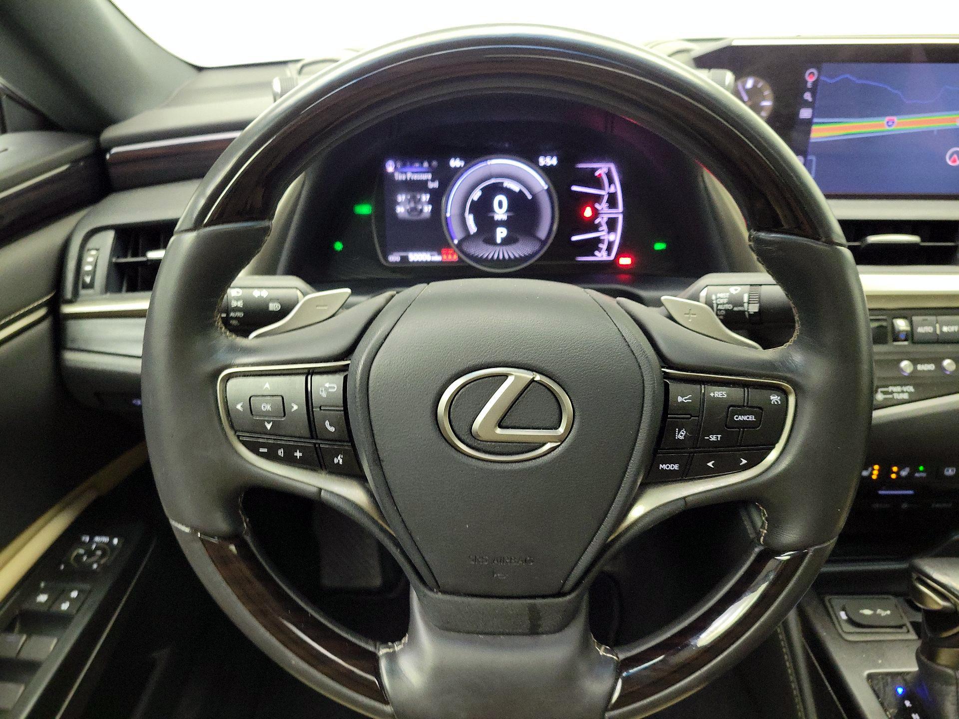 Thumbnail: 2020 Lexus ES - 10