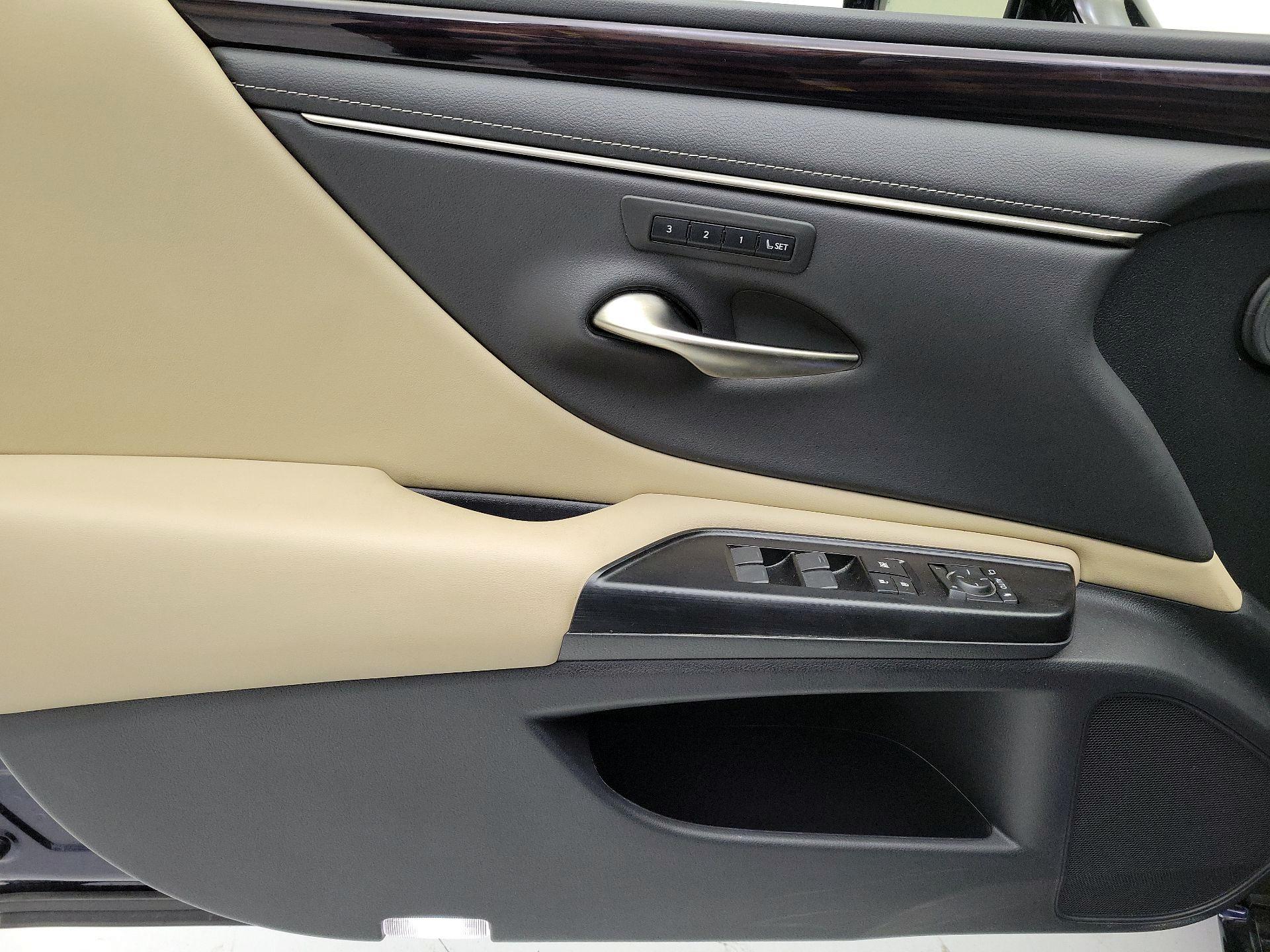 Thumbnail: 2020 Lexus ES - 12