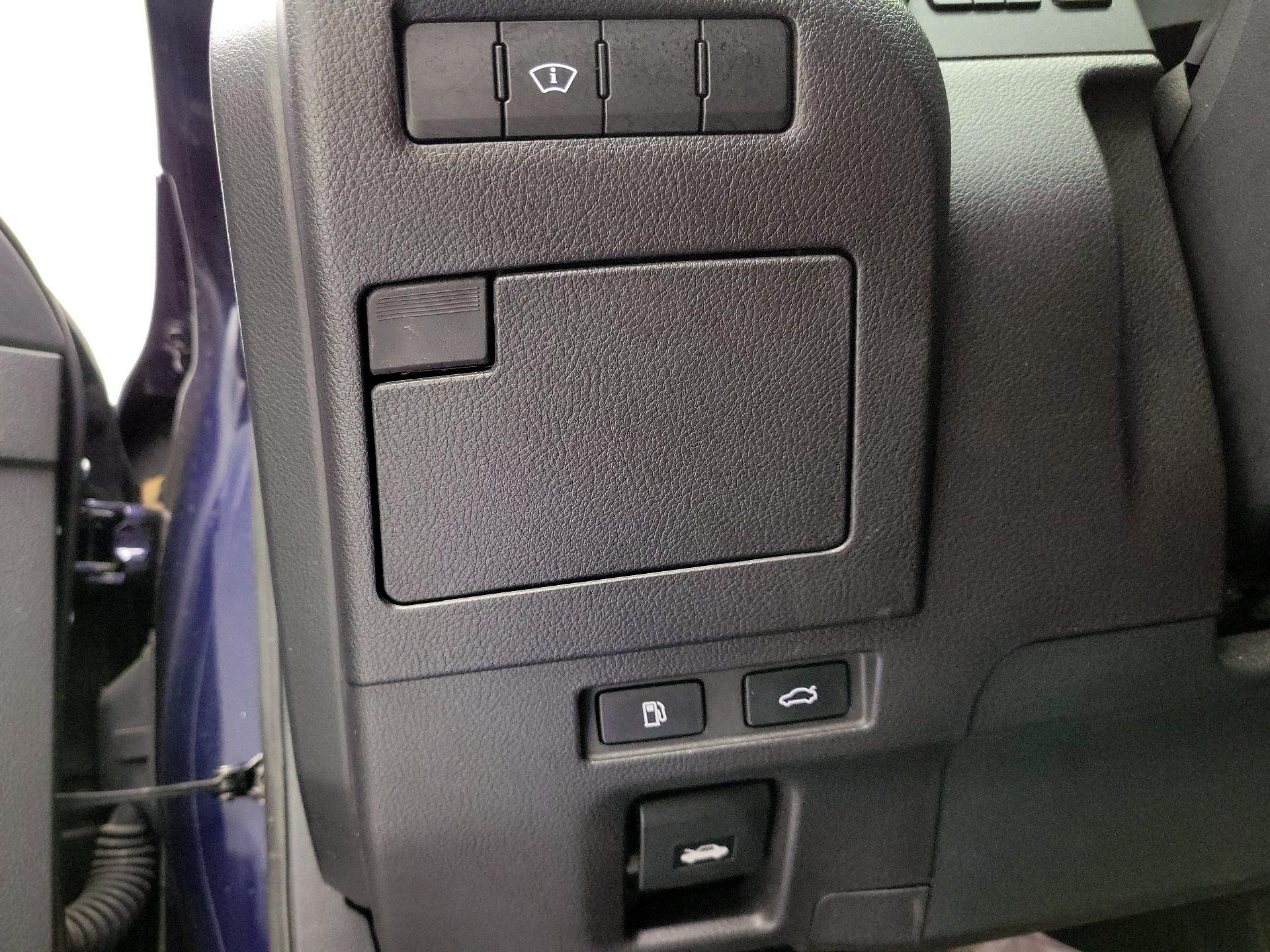 Thumbnail: 2020 Lexus ES - 13