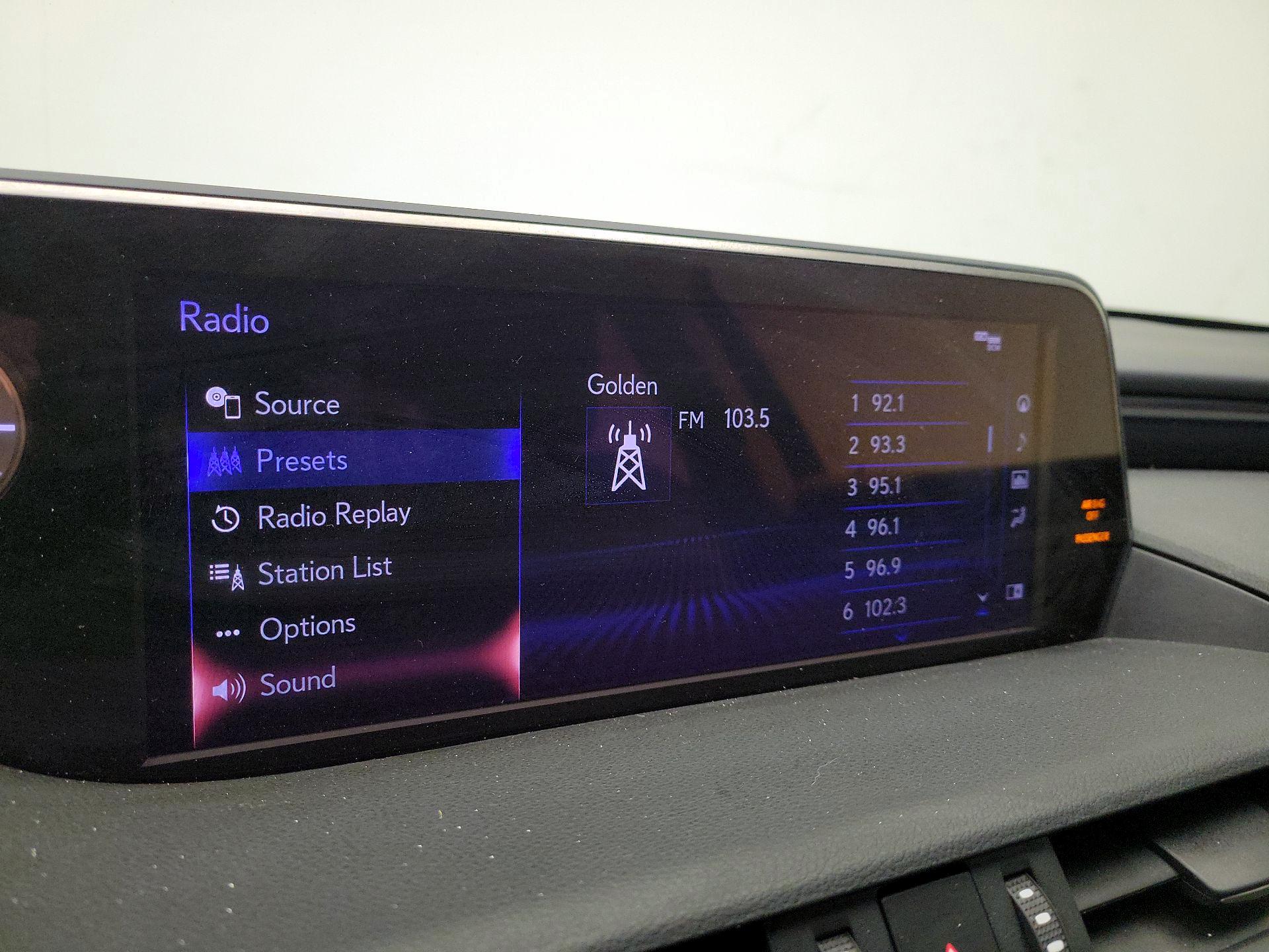 Thumbnail: 2020 Lexus ES - 16