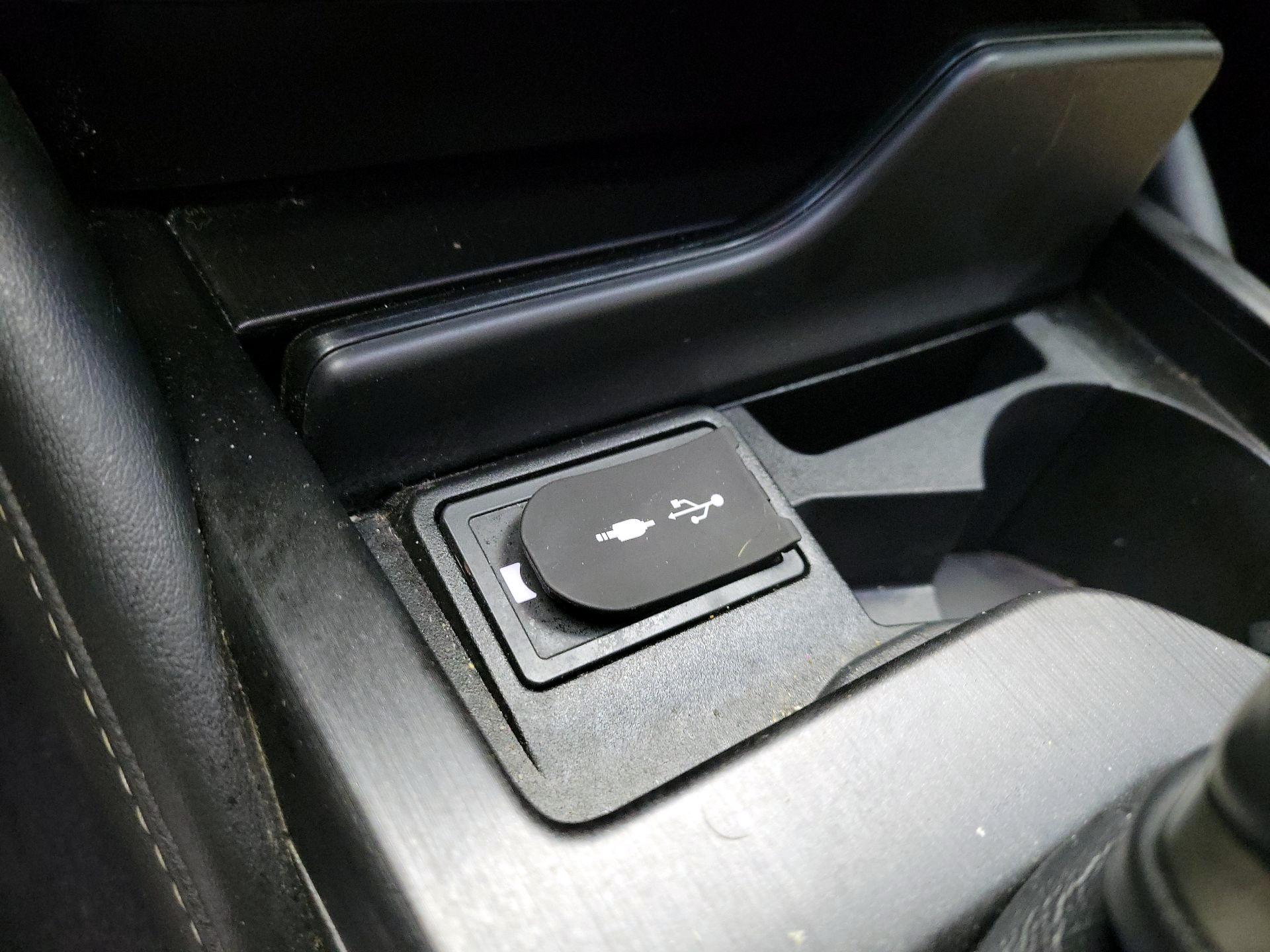 Thumbnail: 2020 Lexus ES - 19