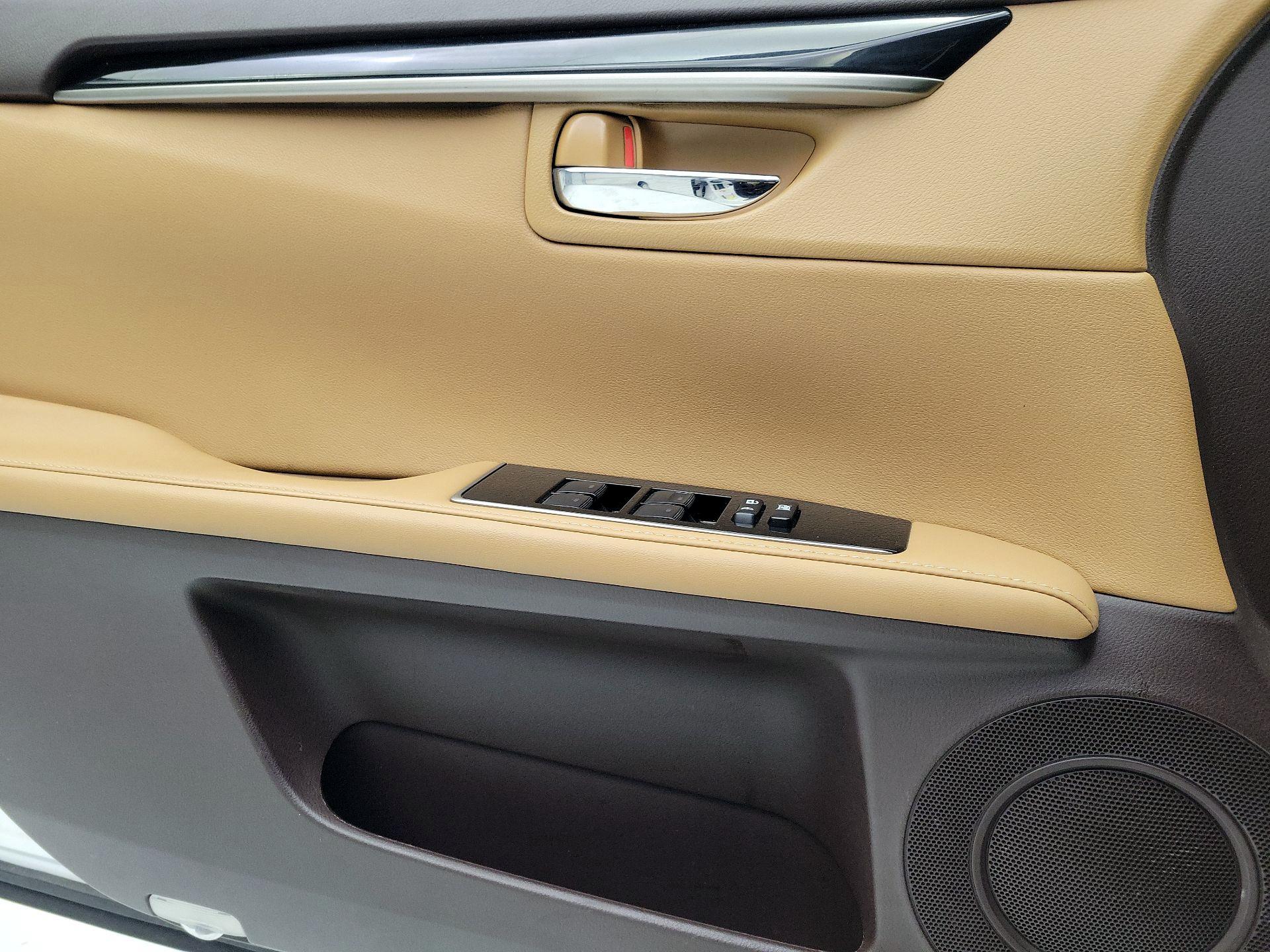 Thumbnail: 2018 Lexus ES - 12