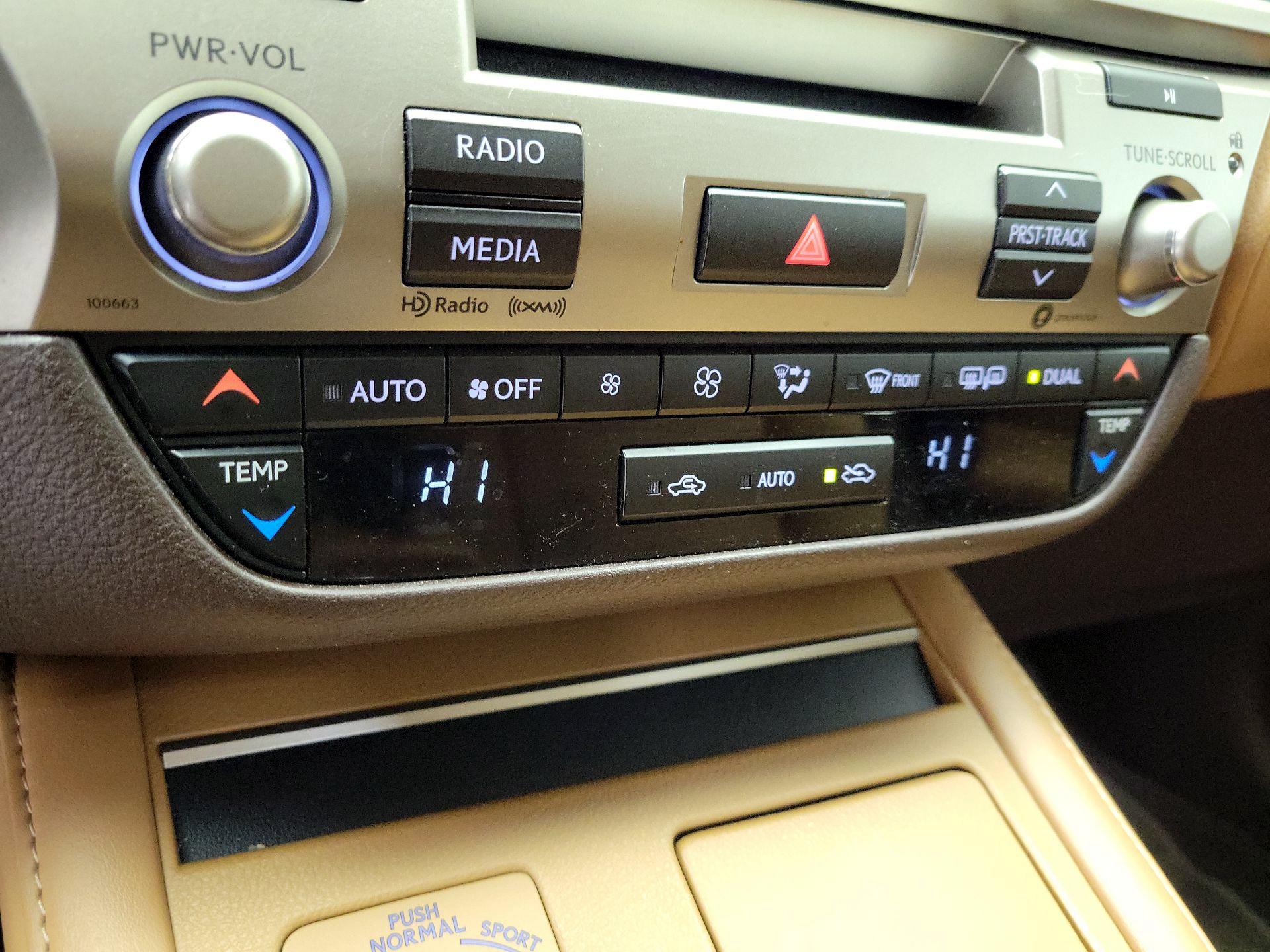 Thumbnail: 2018 Lexus ES - 15