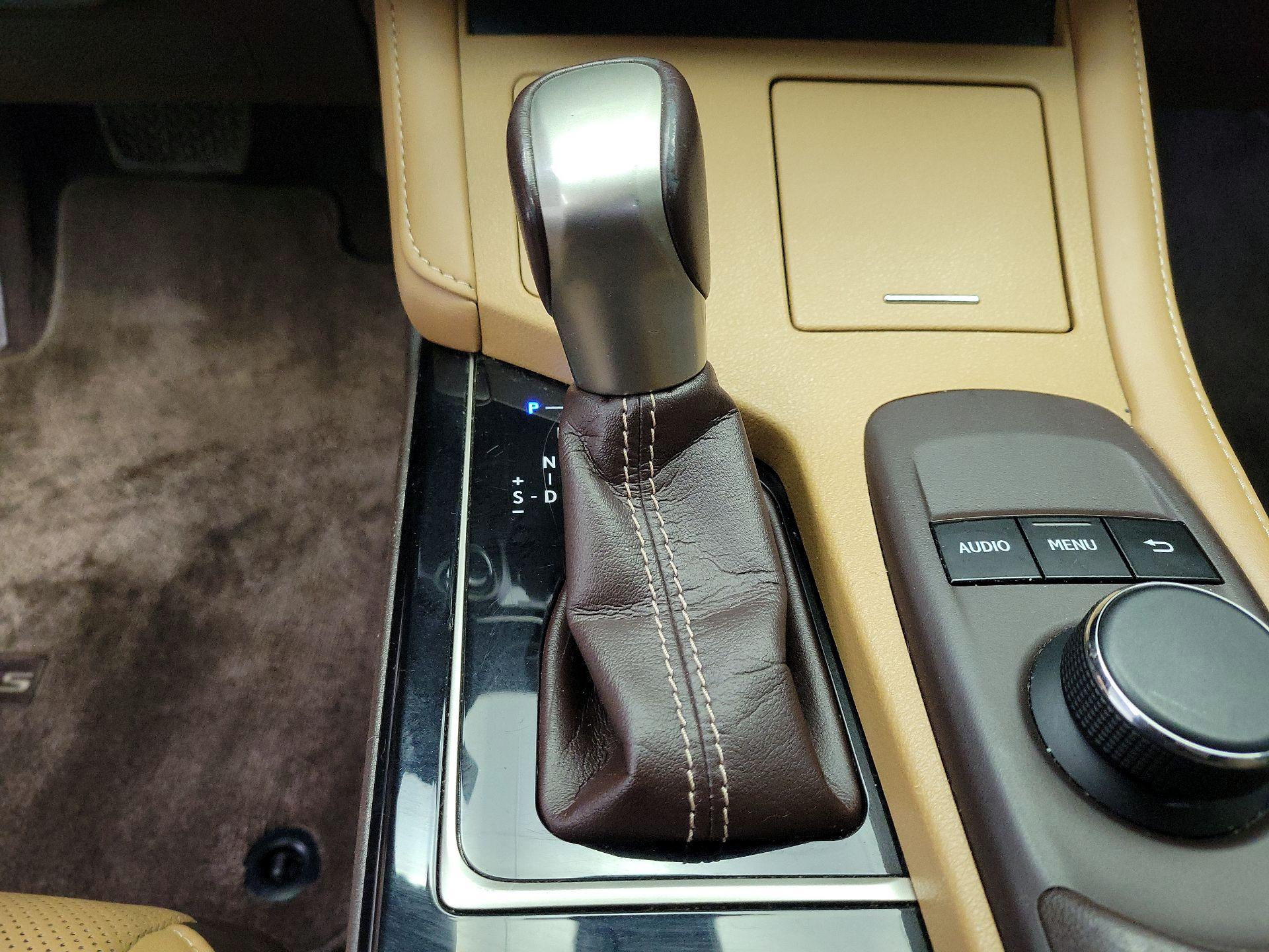 Thumbnail: 2018 Lexus ES - 16