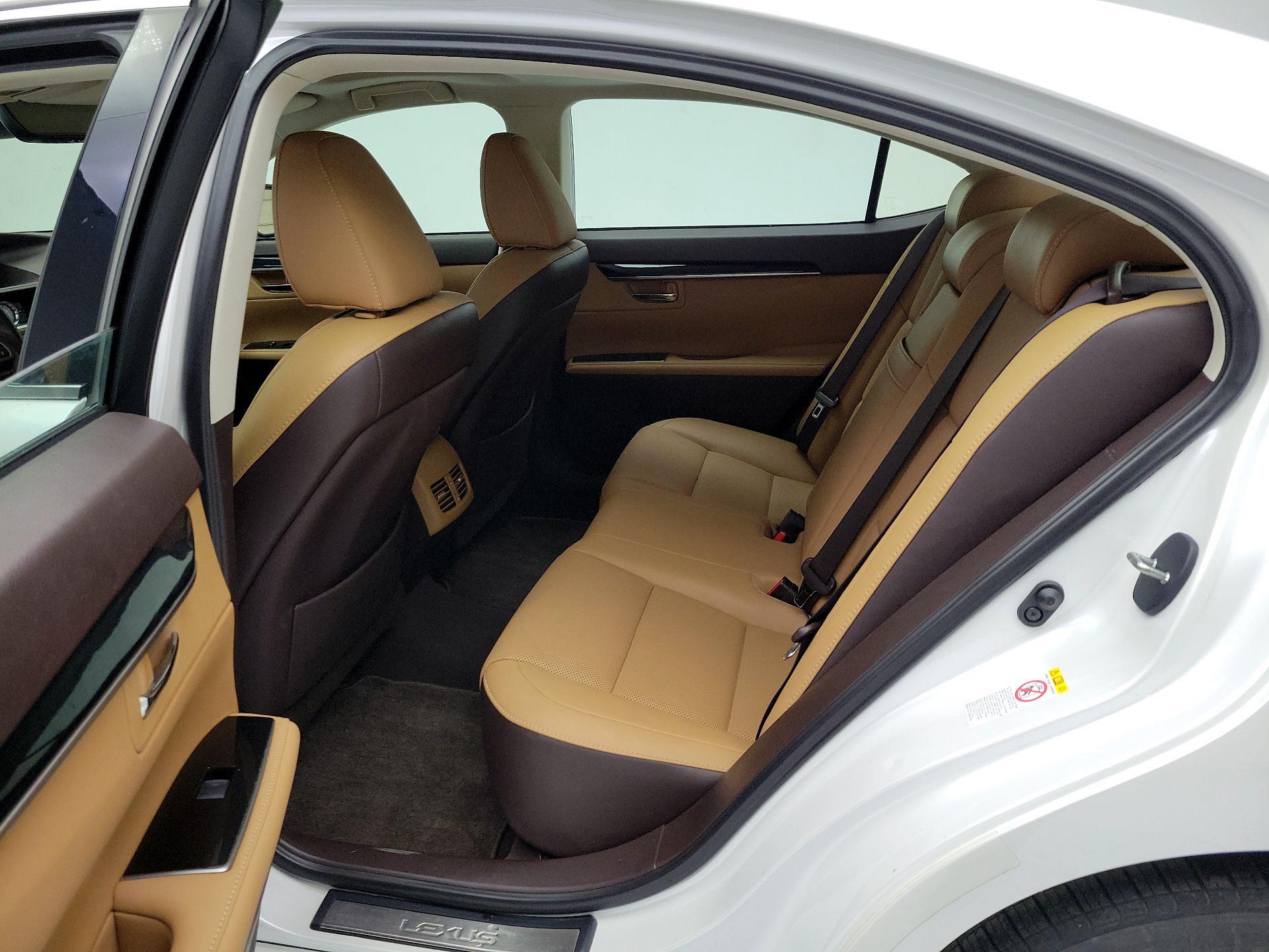 Thumbnail: 2018 Lexus ES - 18