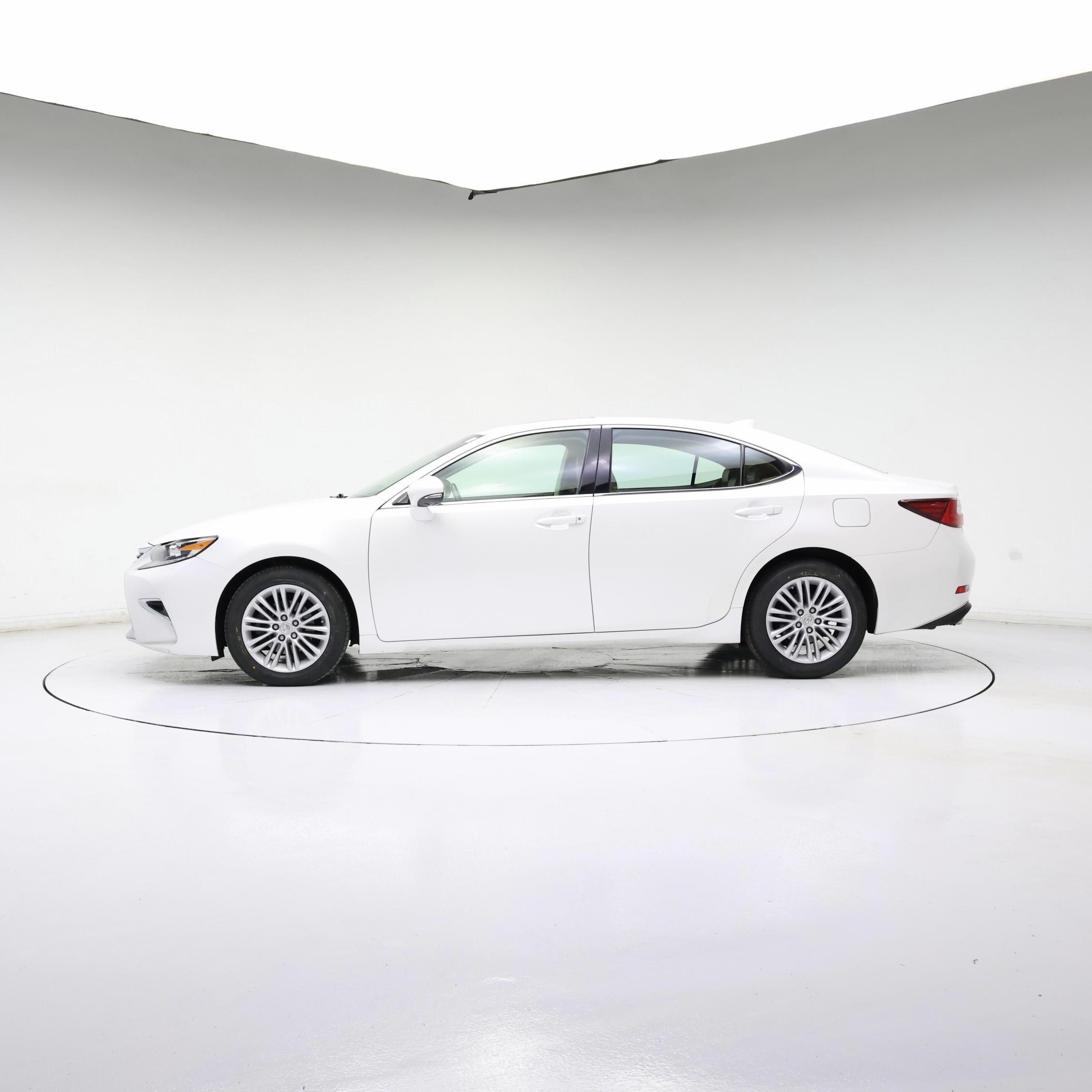 Thumbnail: 2018 Lexus ES - 3